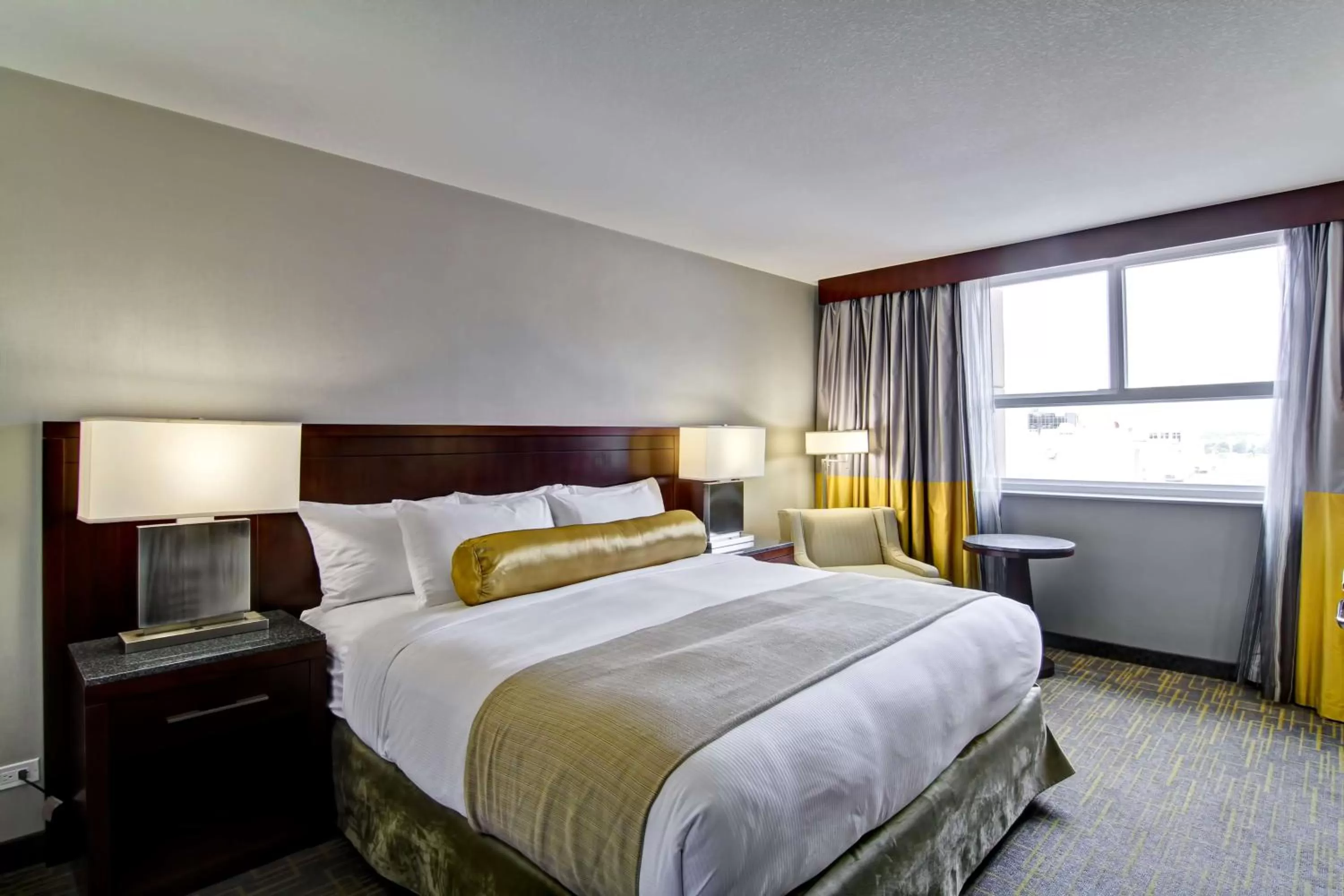 King Room with Roll-In Shower - Disability Access in DoubleTree by Hilton - Kamloops
