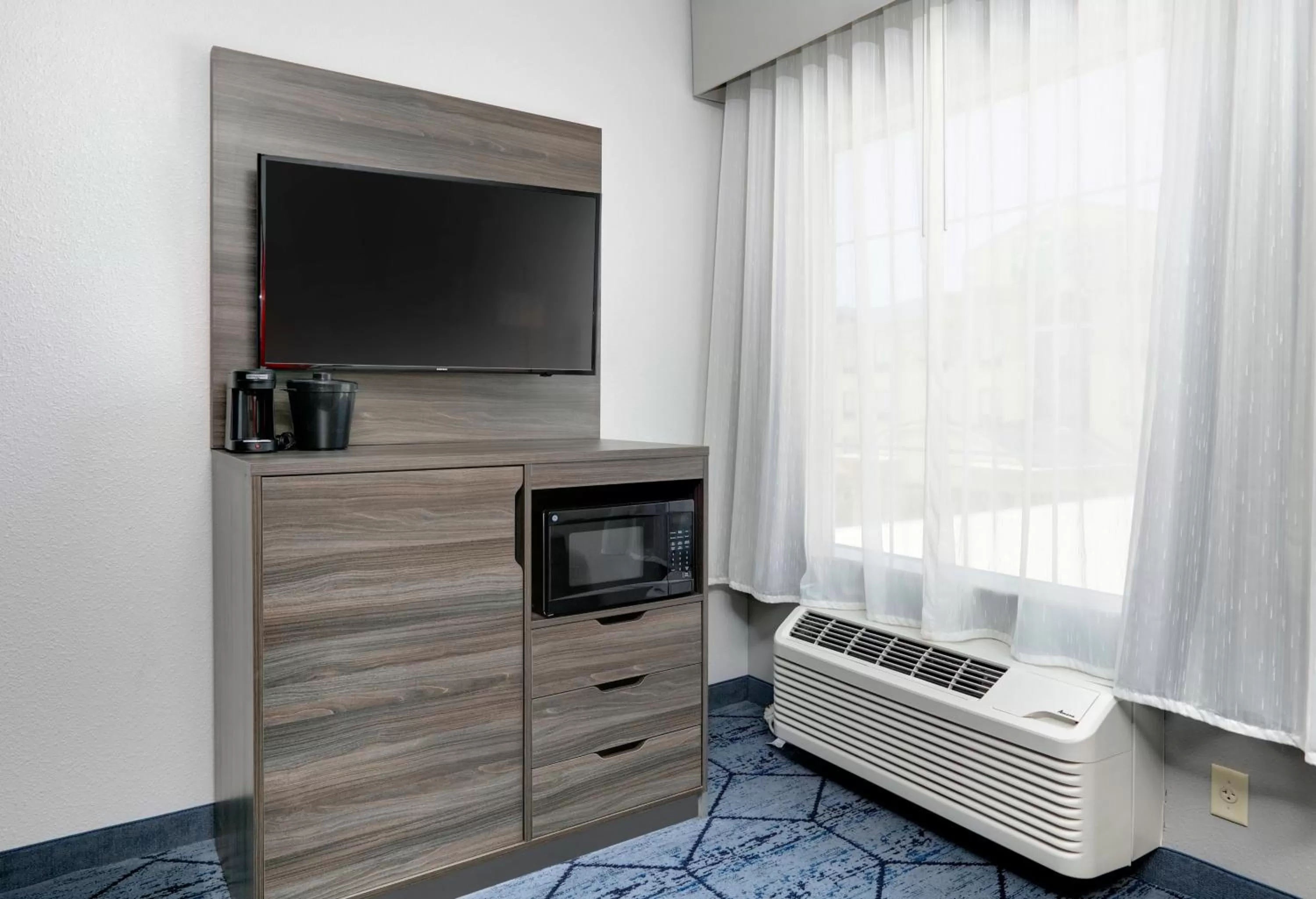 TV and multimedia in La Quinta by Wyndham Denton - University Drive