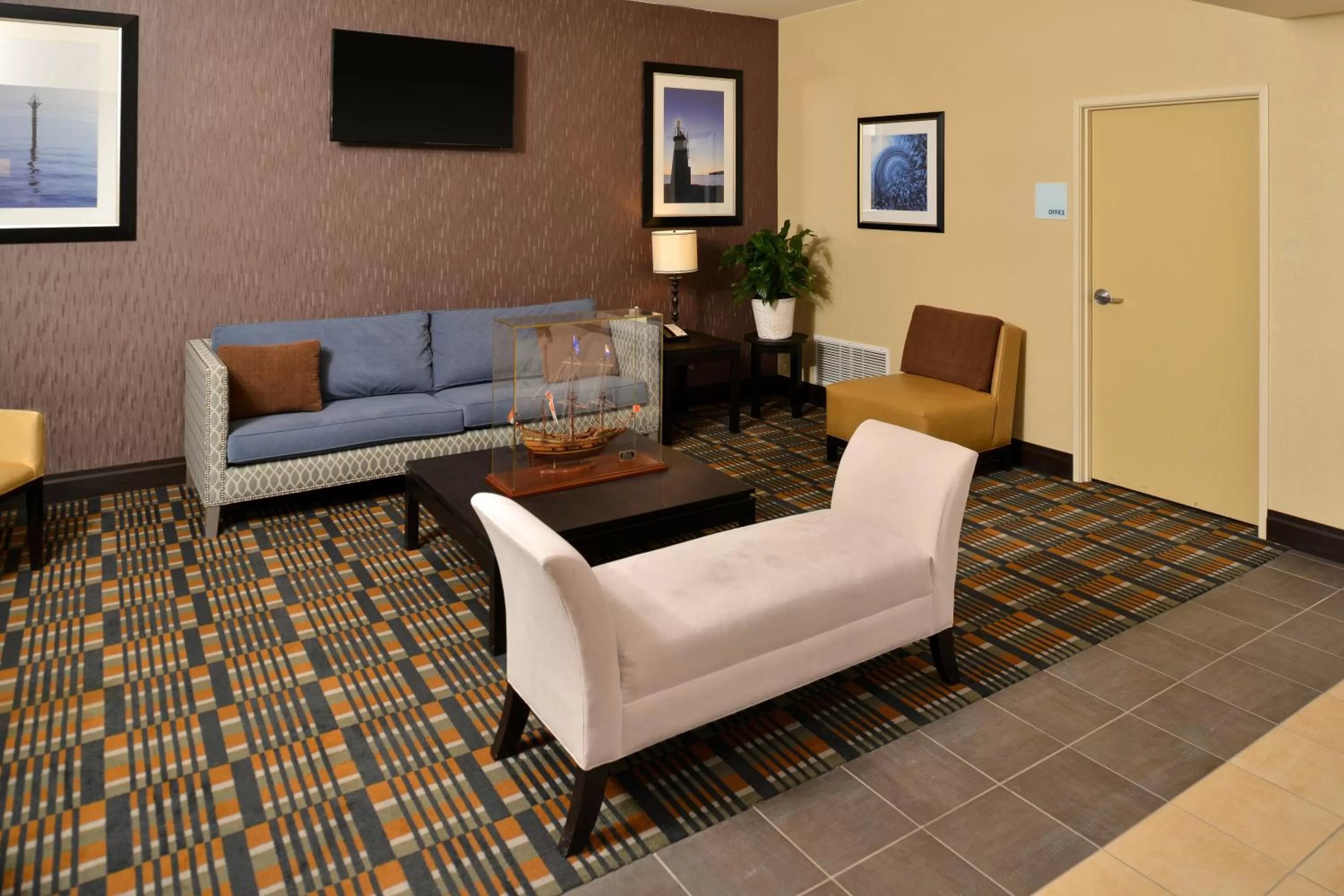 Property building in Holiday Inn Express & Suites Peekskill-Lower Hudson Valley by IHG