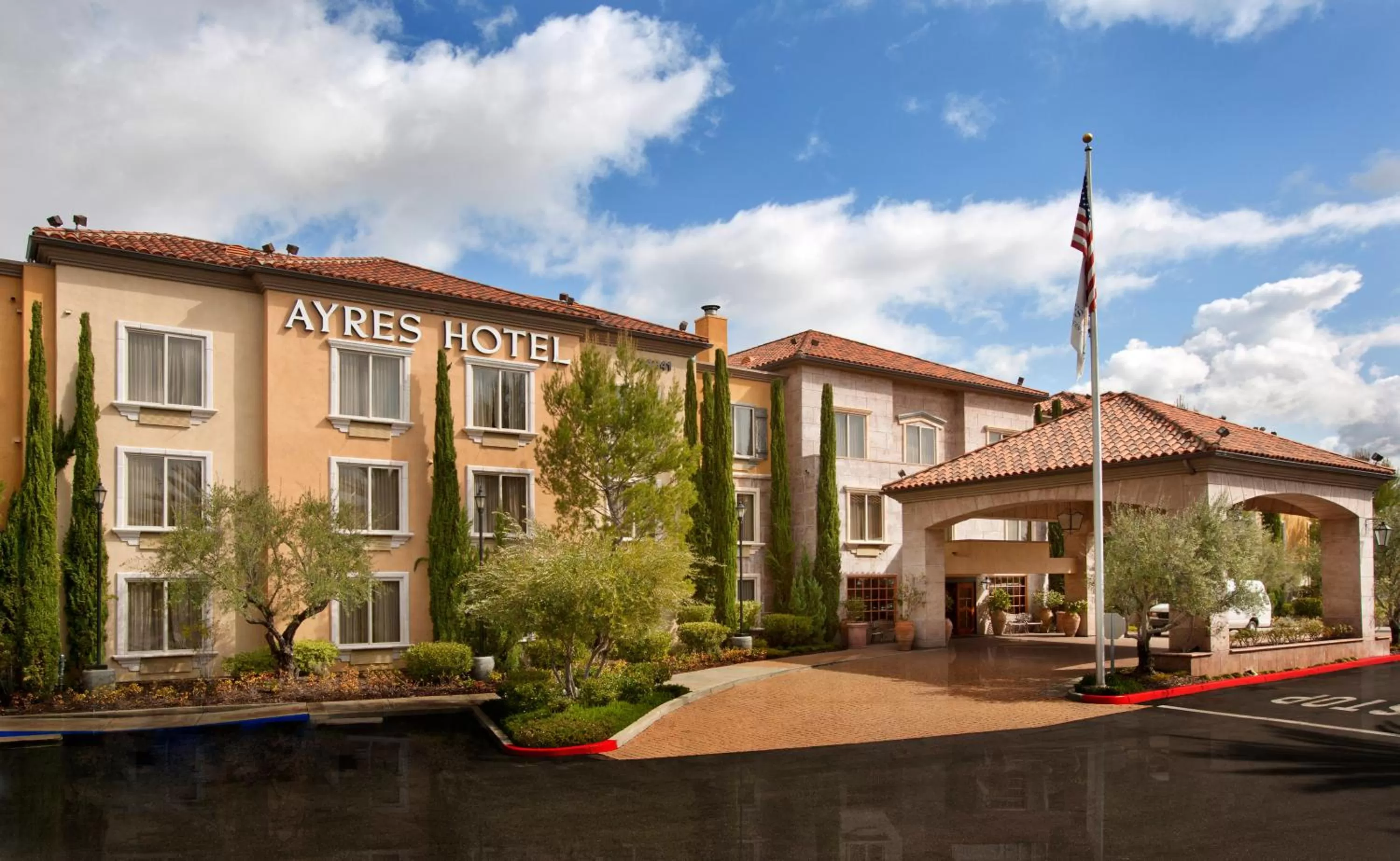 Facade/entrance in Ayres Hotel Laguna Woods - Aliso Viejo