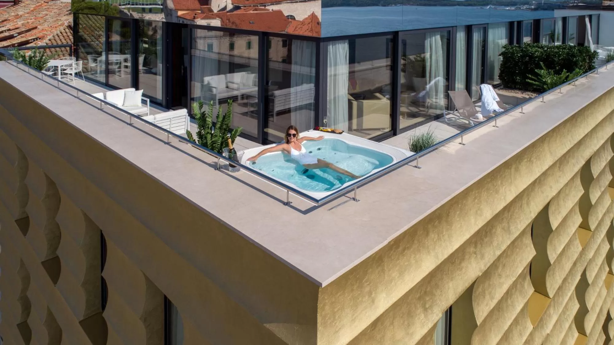 Balcony/Terrace in Bellevue Superior City Hotel