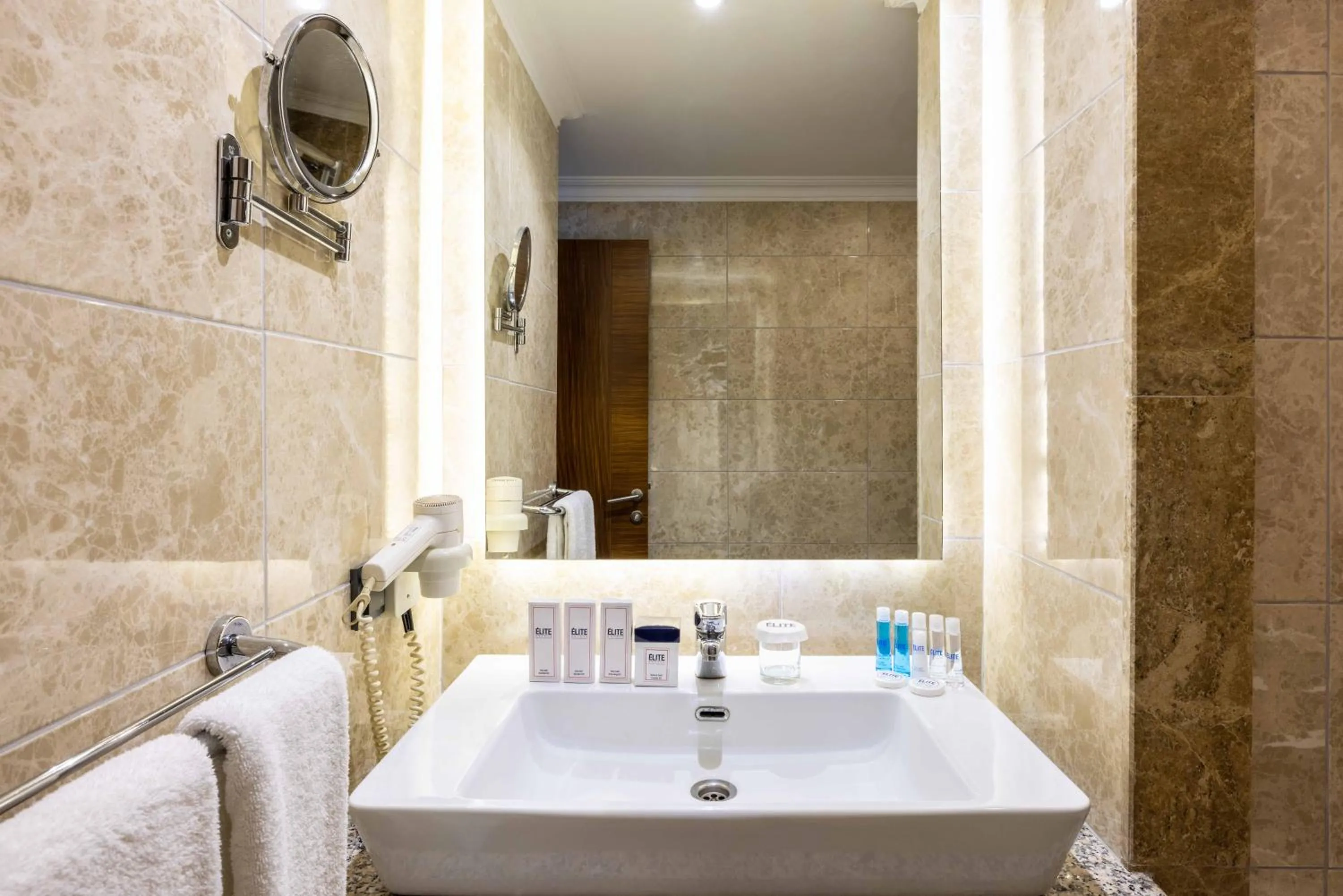 Bathroom in Elite Hotel Dragos