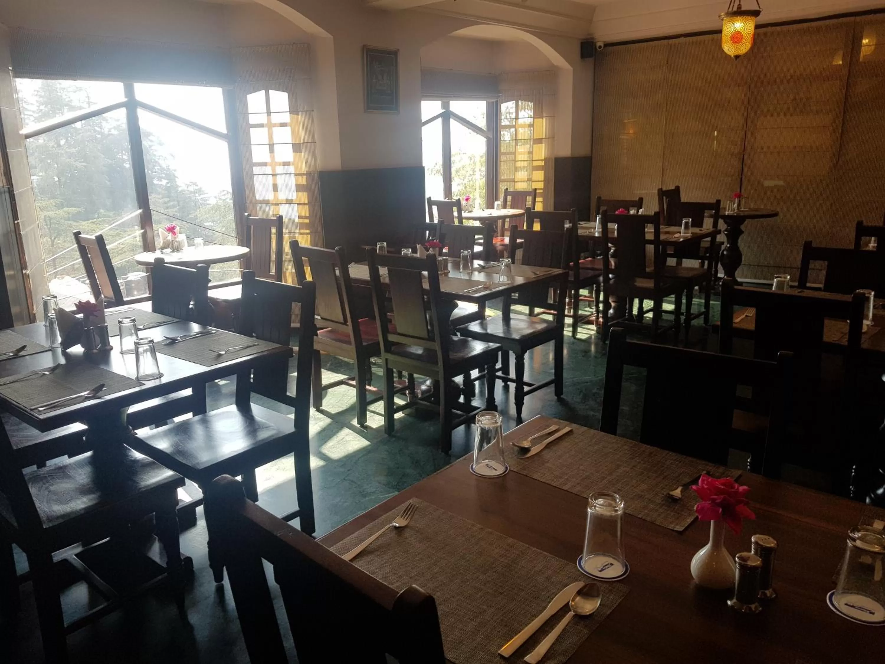 Restaurant/places to eat in Hotel Silverine