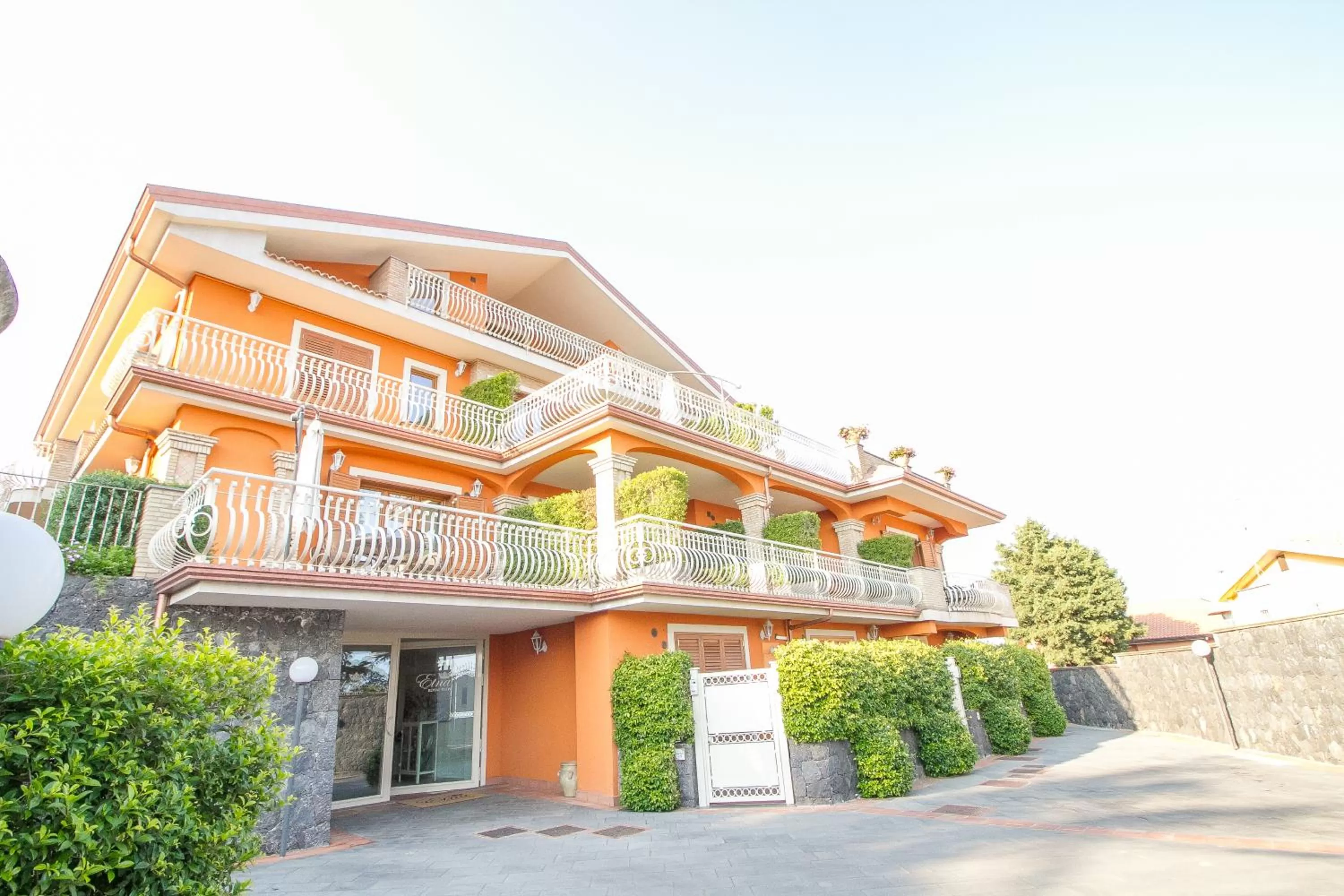 Facade/entrance in Etna Royal View