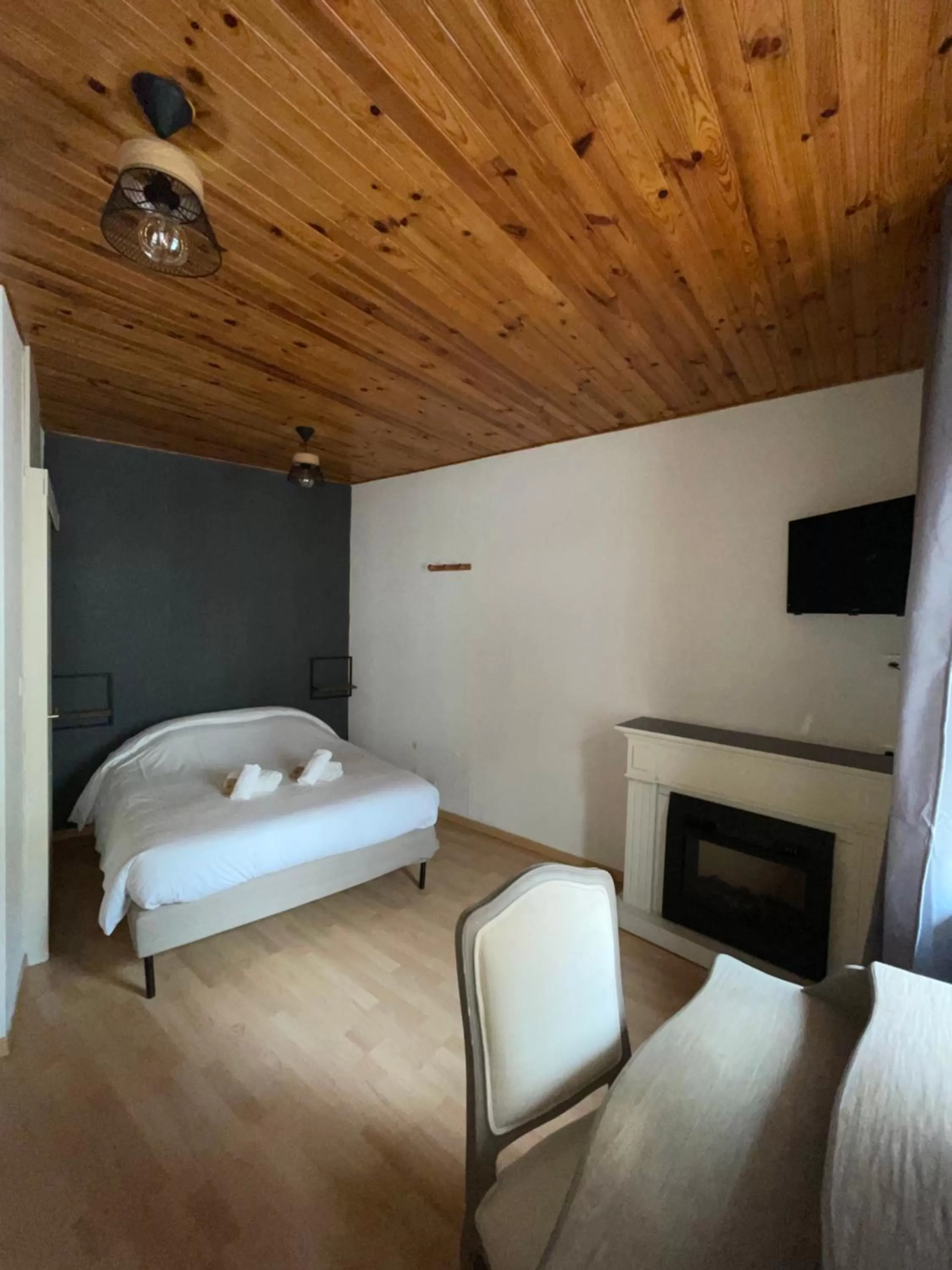 Bedroom, Bed in Hôtel & Restaurant Le Patio VICHY