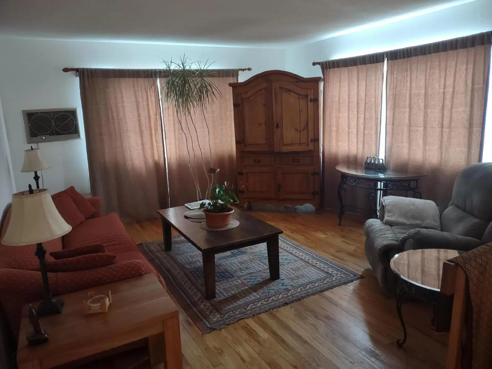 Three-Bedroom House in Rocky Mountain Inn