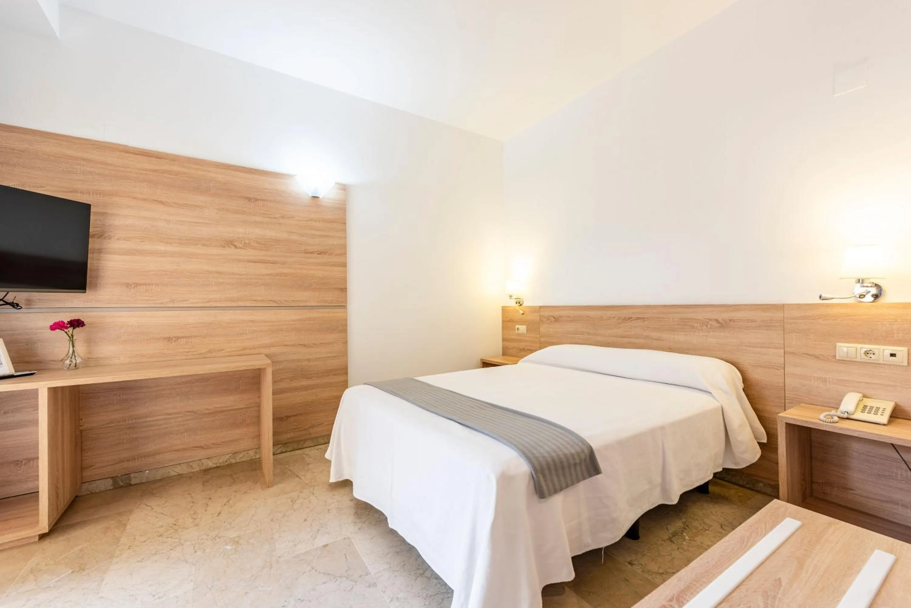 Bed in Hotel Toboso Almuñécar