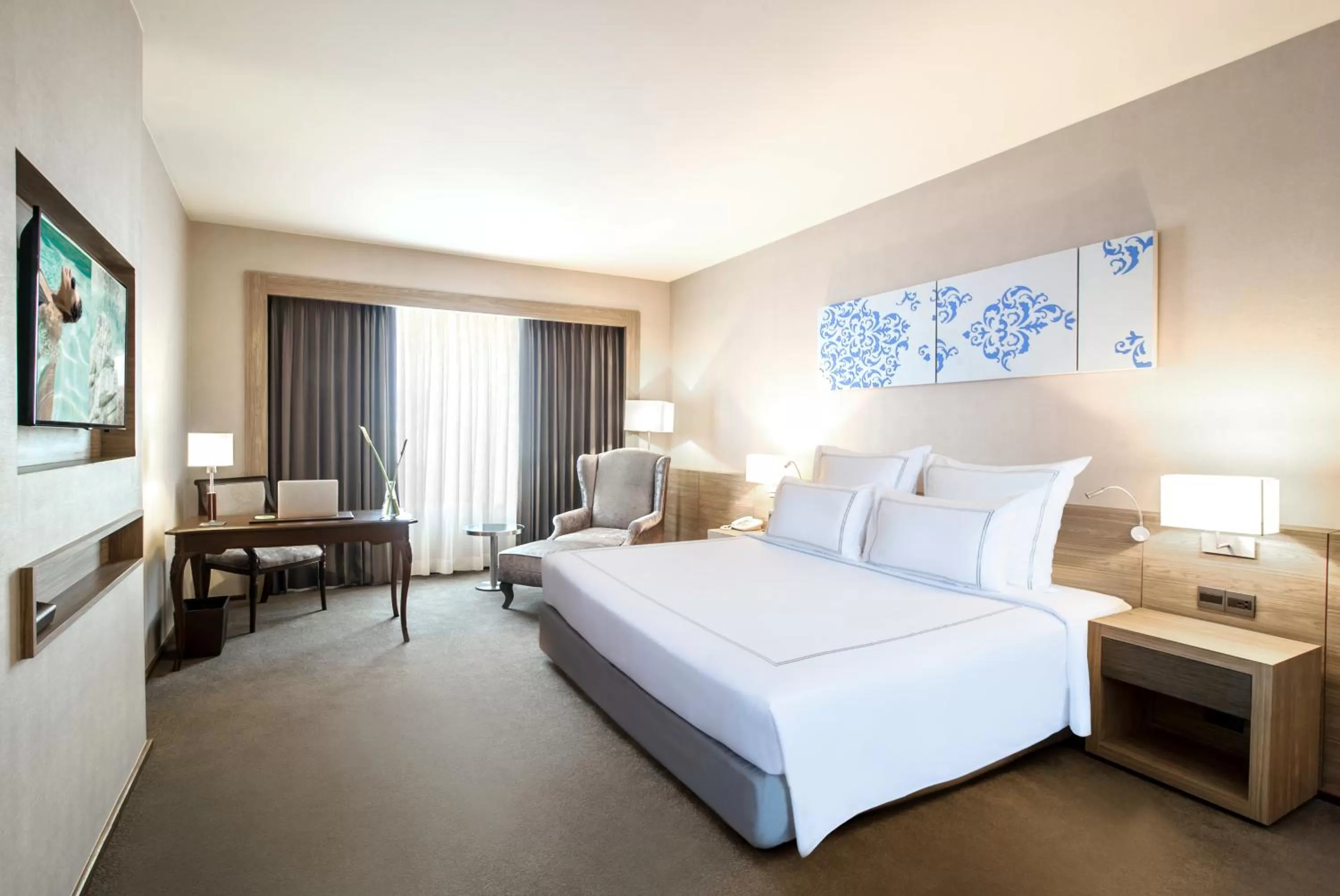 Bed in Swissotel Bangkok Ratchada