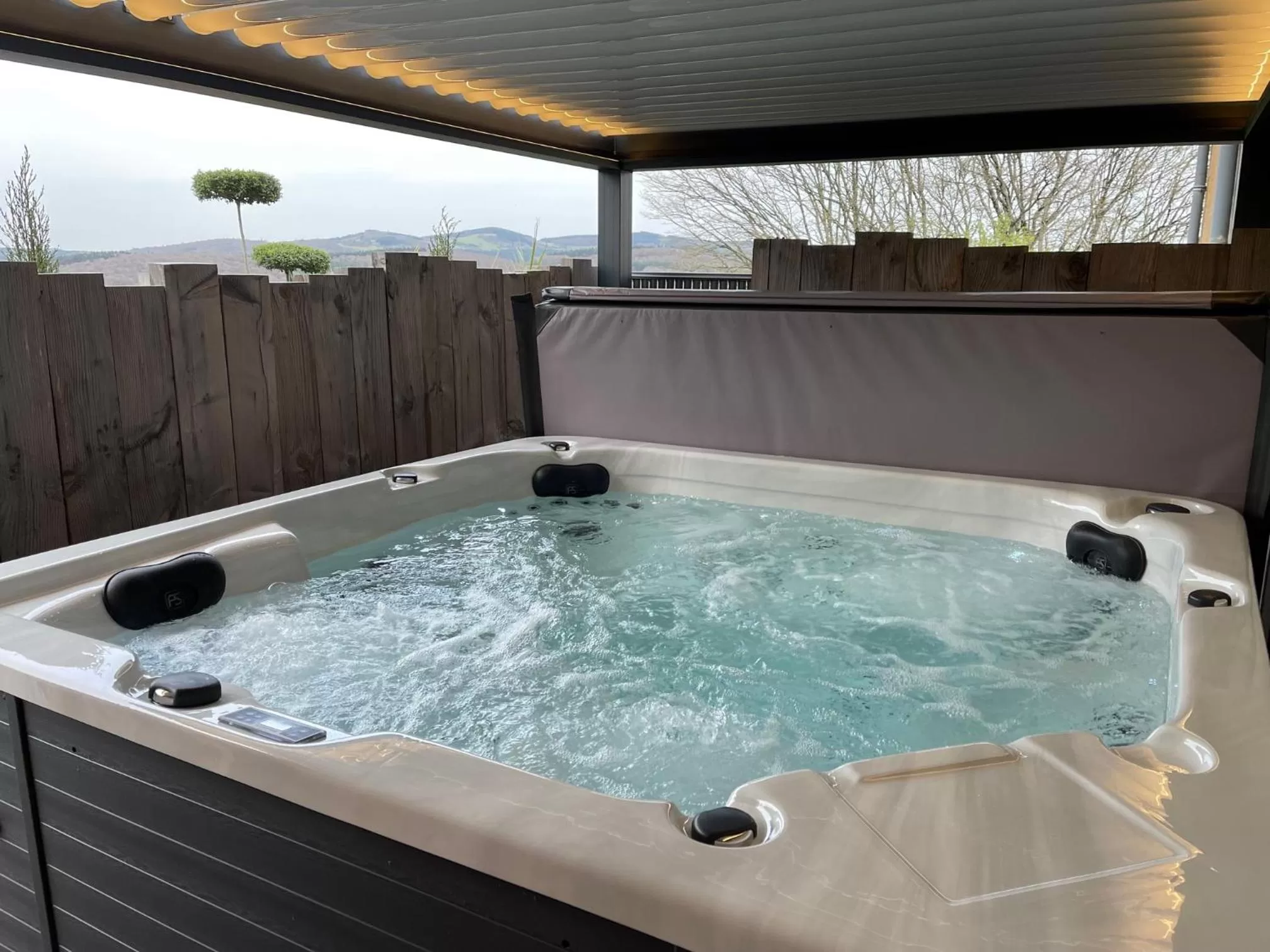 Hot Tub in Logis Hôtel-Restaurant Au Vieux Morvan, au cœur de la Bourgogne, Piscine & Spa, Hôtel Climatisé