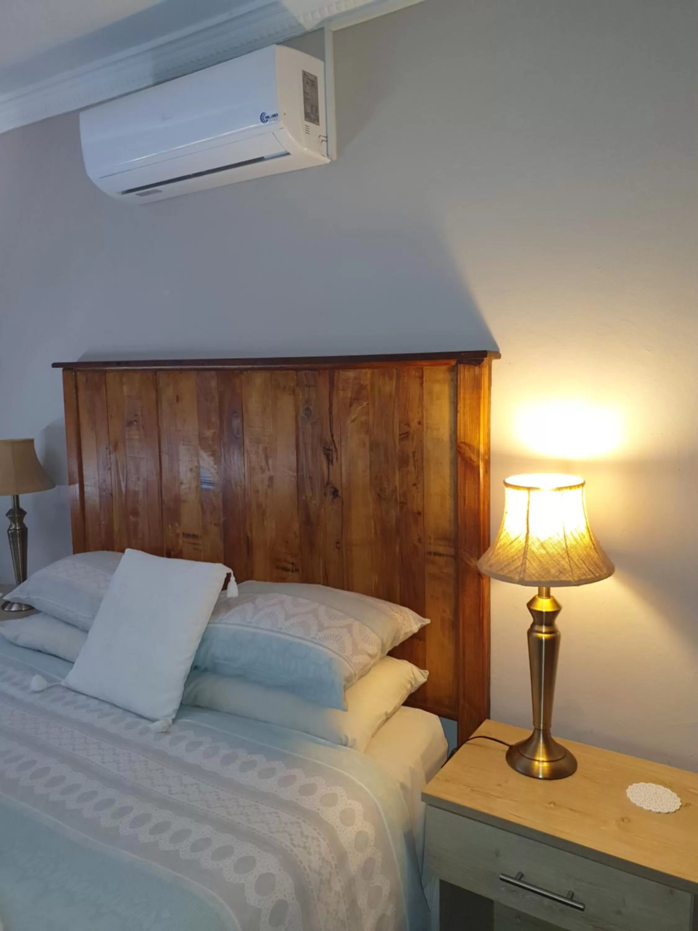 Bed in The Leopard Tree