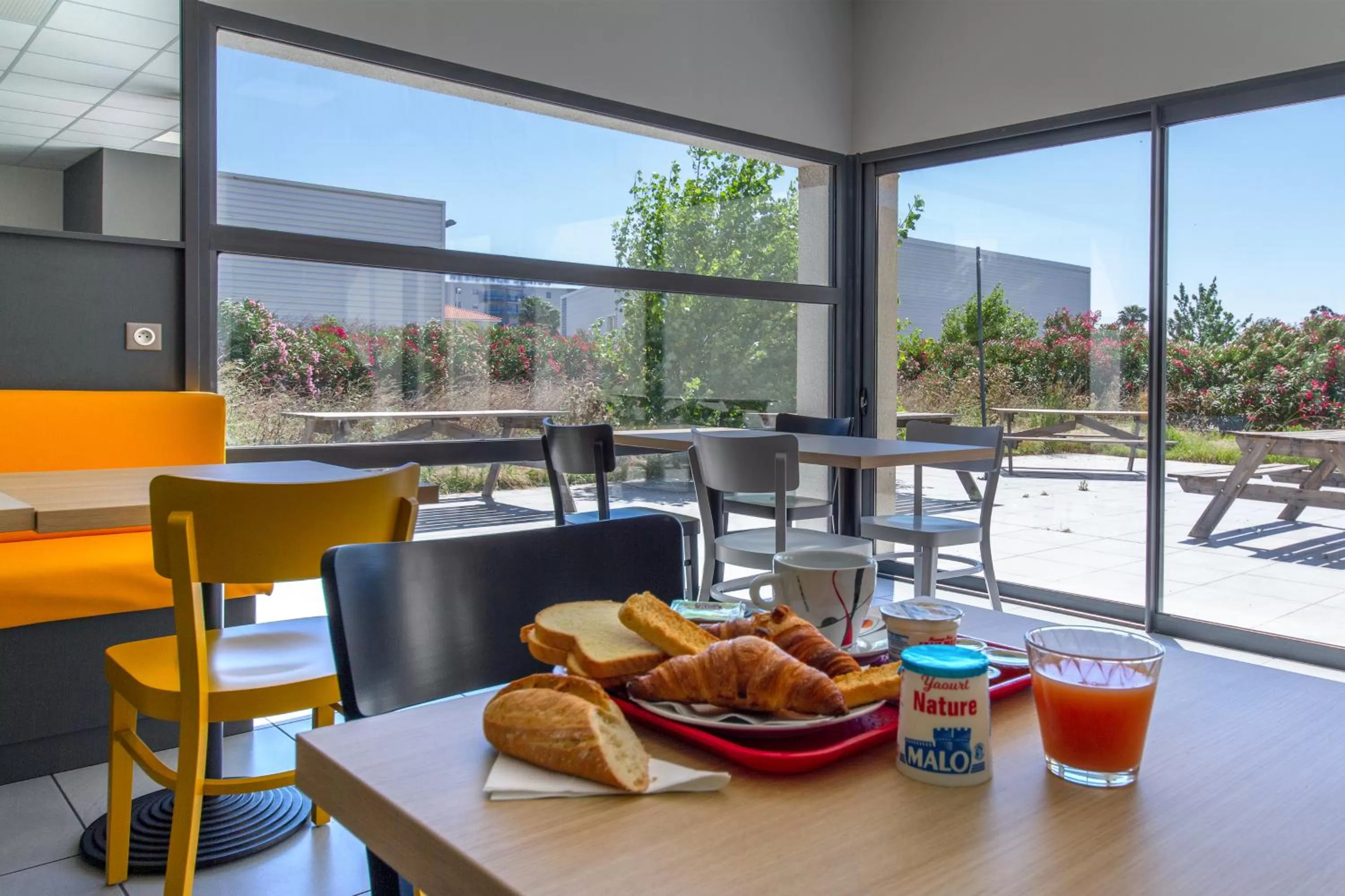 Buffet breakfast in B&B HOTEL Perpignan Saleilles