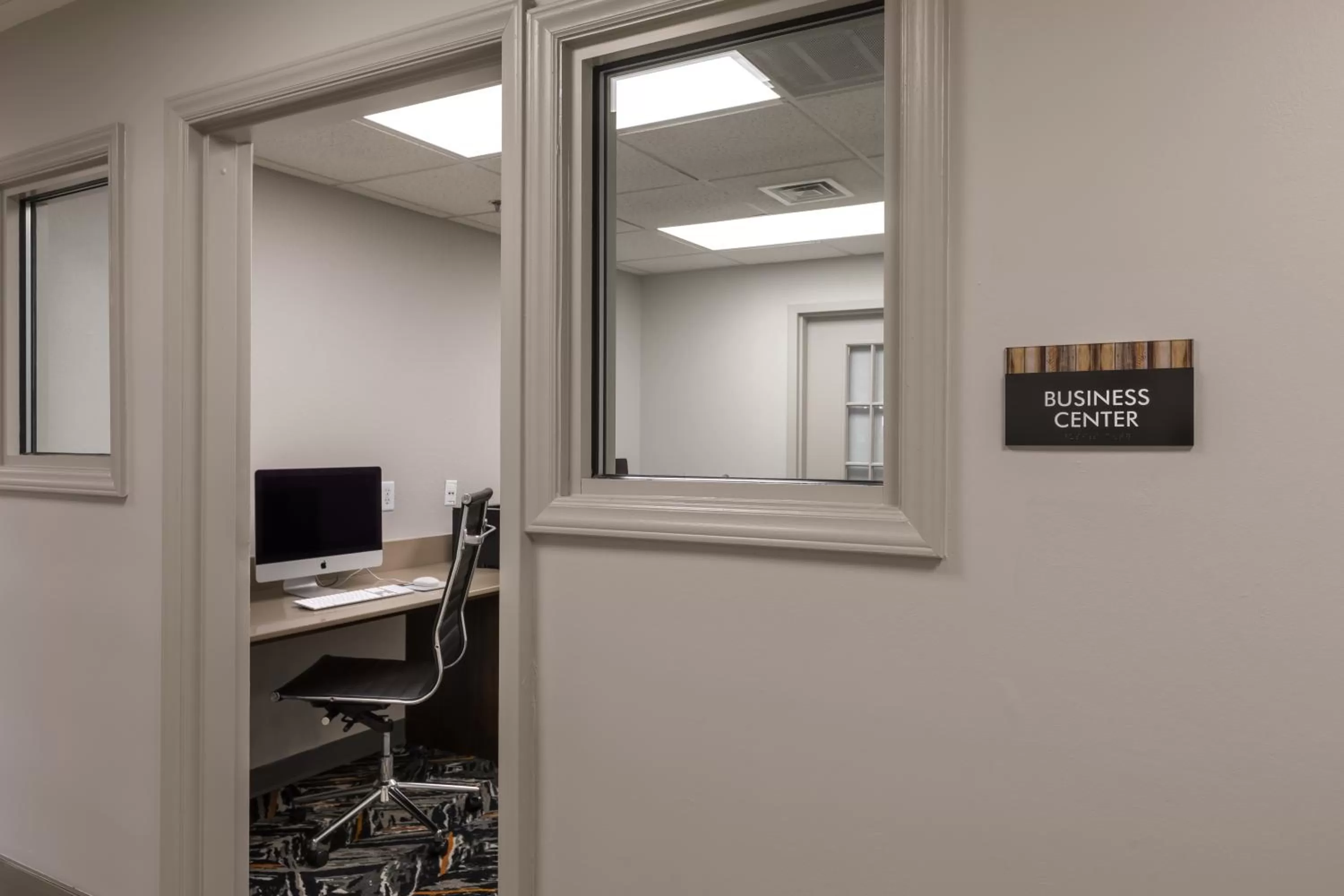 Business facilities in Country Inn & Suites by Radisson, Lake Norman Huntersville, NC