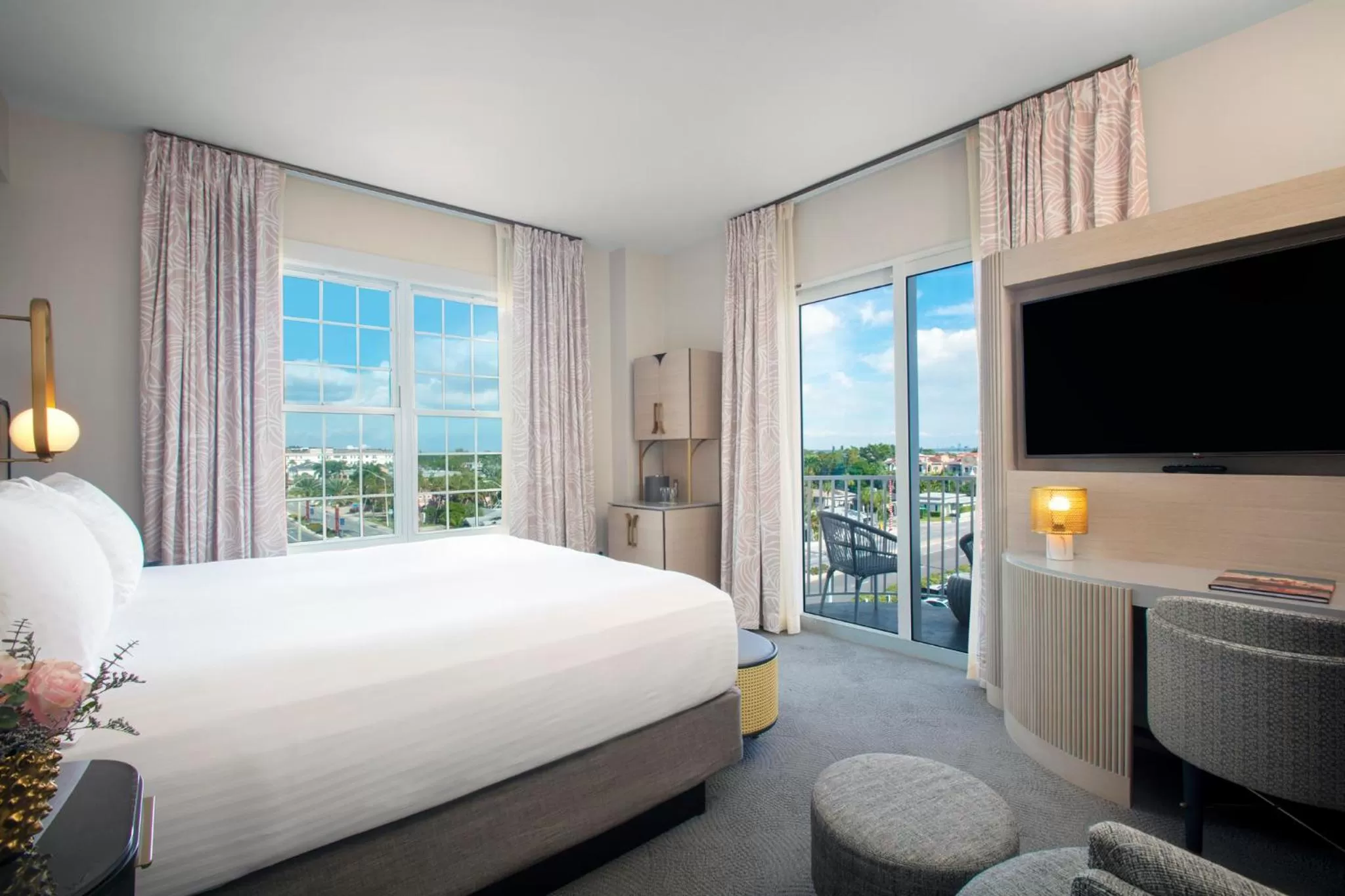 Photo of the whole room, Bed in The Don CeSar