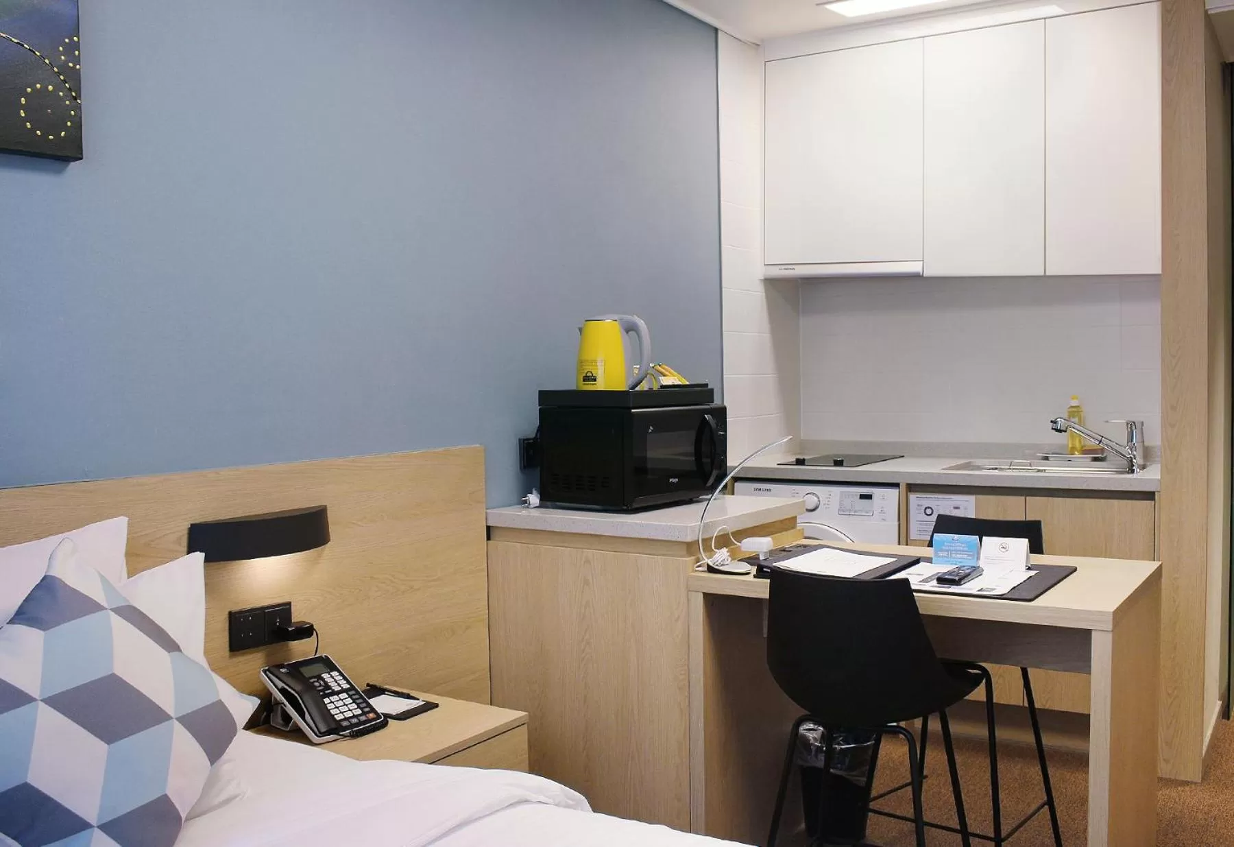 Kitchen or kitchenette, Bed in Days Hotel & Suites by Wyndham Incheon Airport