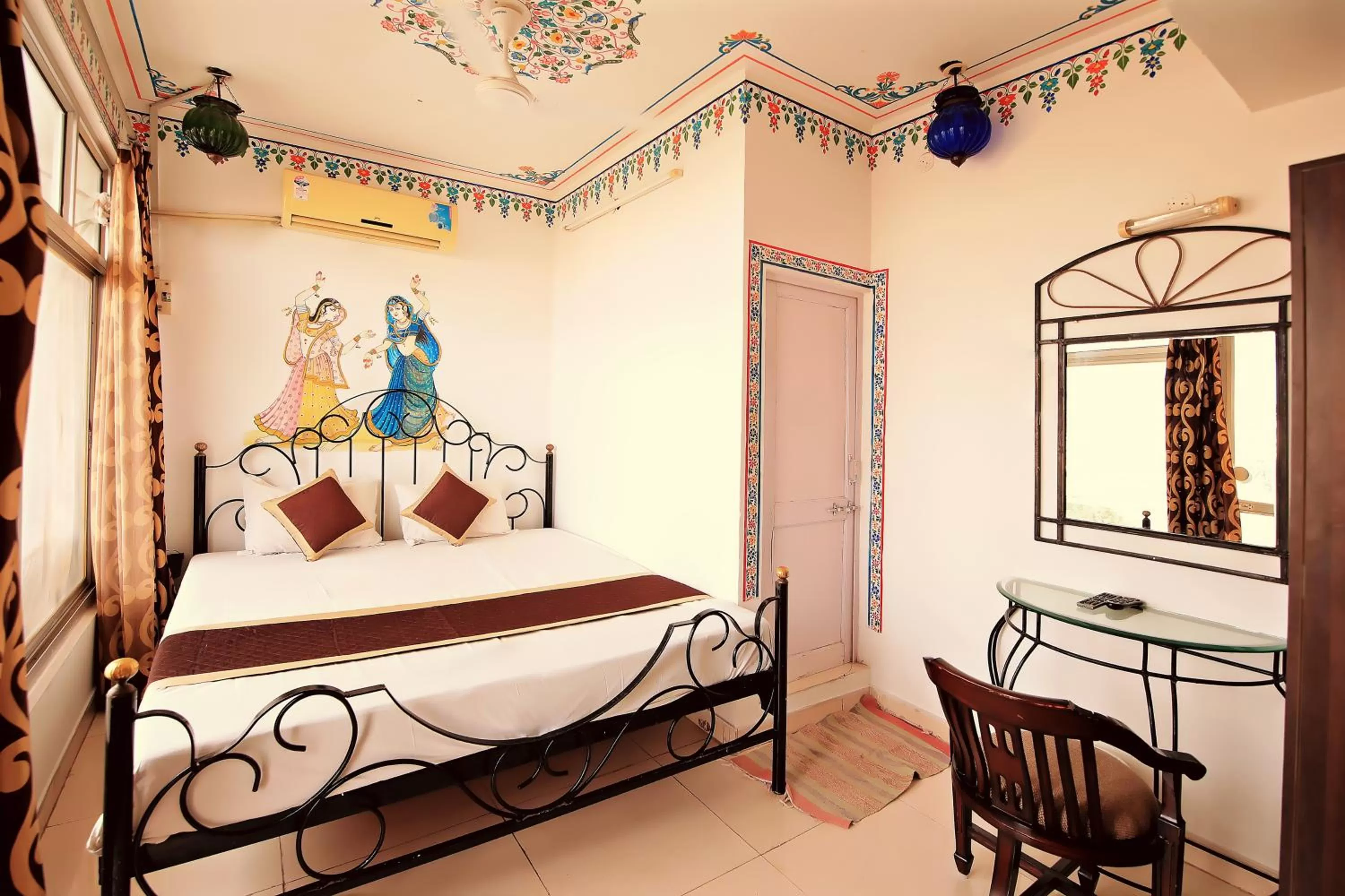 Bed in Hotel Panorama Haveli