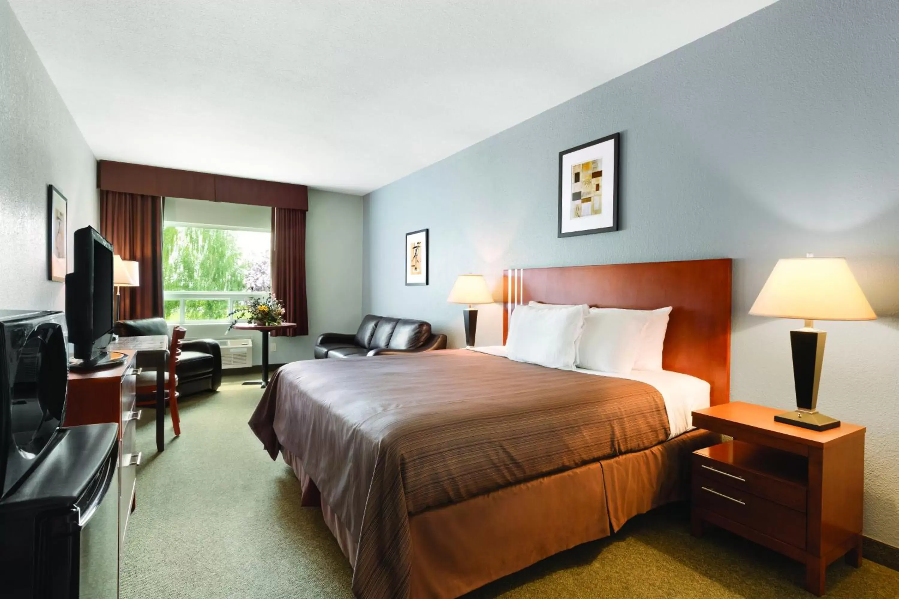 King Suite - Non-Smoking in Days Inn by Wyndham High Prairie King Suite - Non-Smoking in Days Inn by Wyndham High Prairie