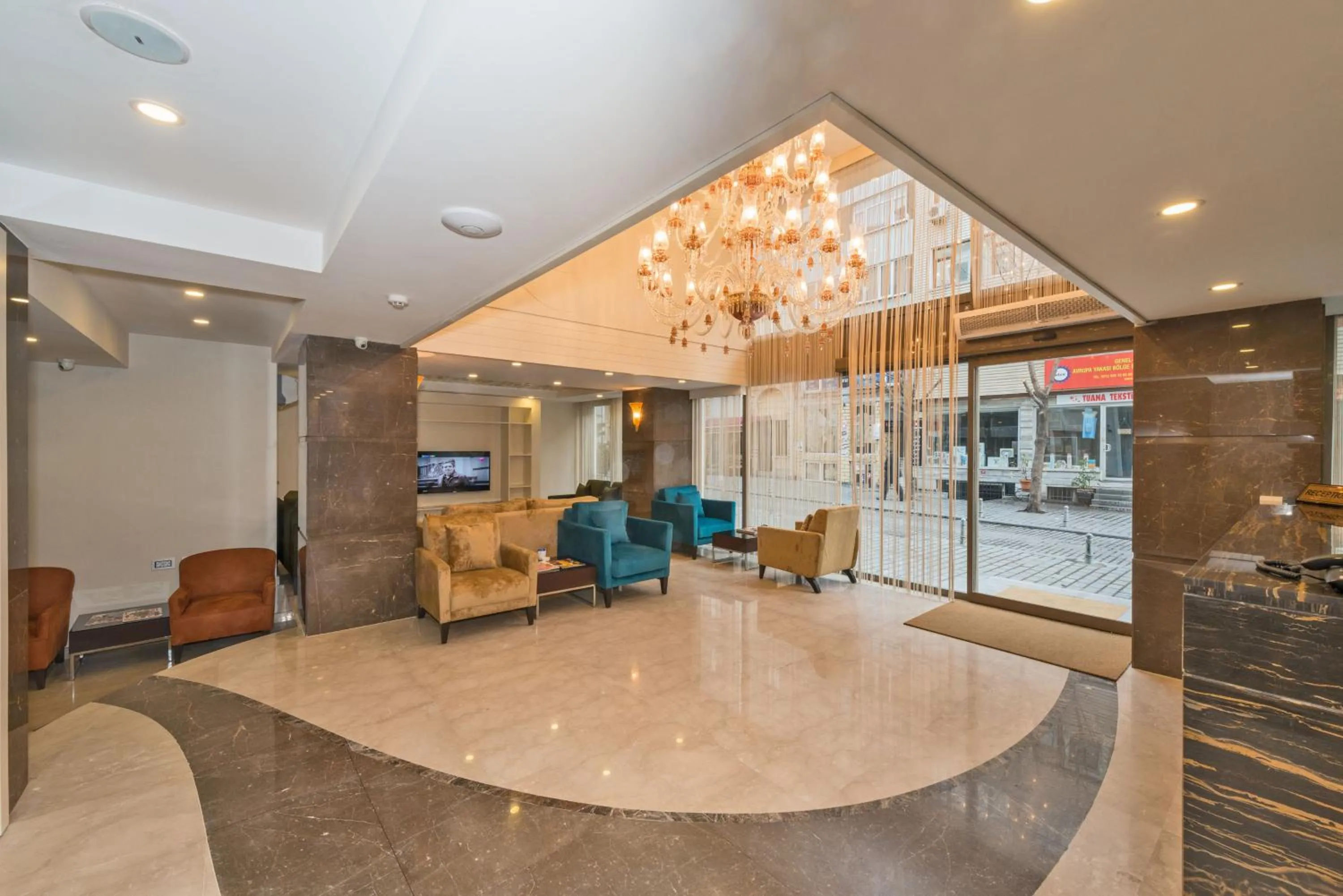 Lobby or reception in Bisetun Hotel