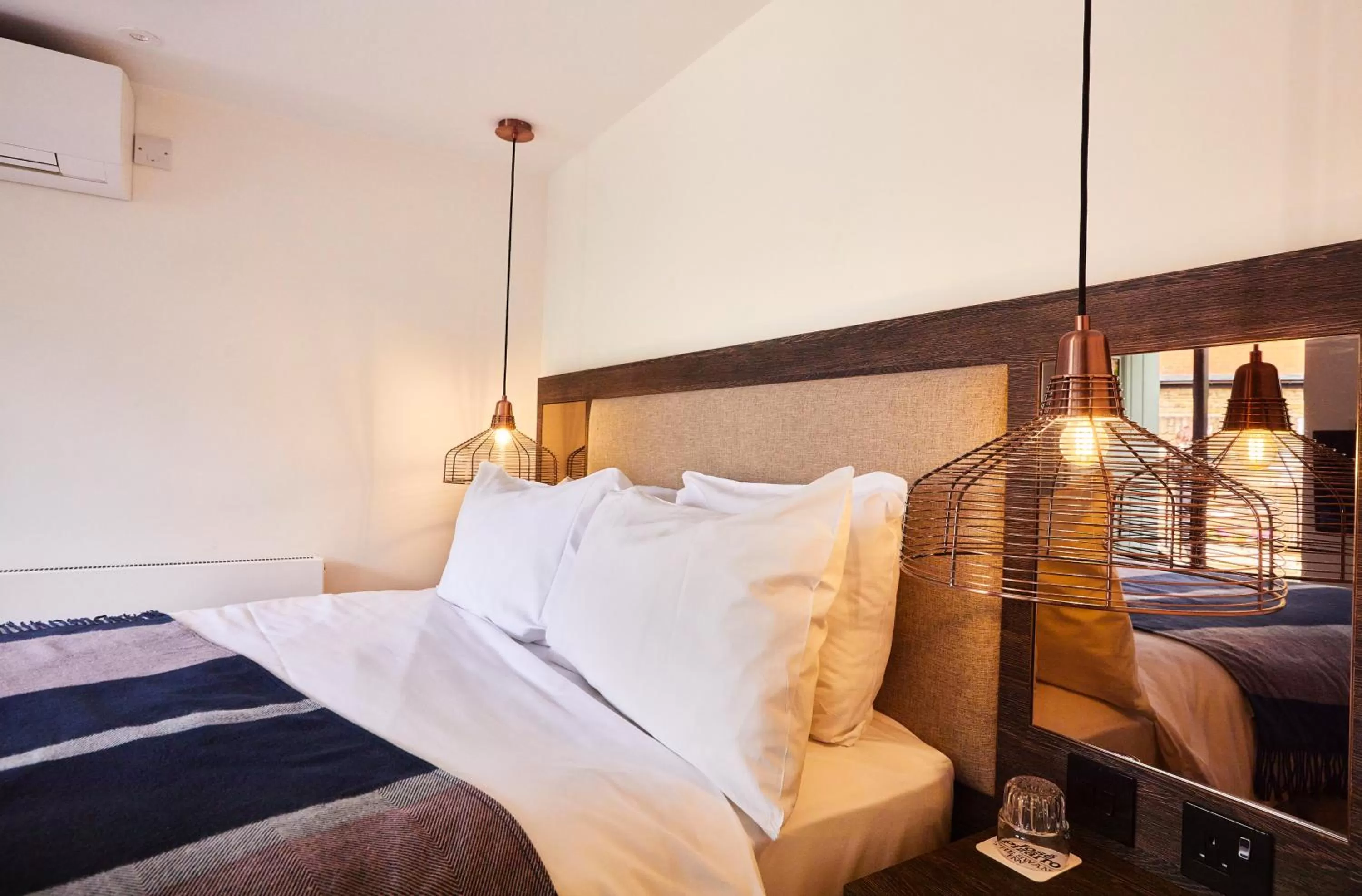 Bedroom, Bed in José Pizarro The Swan Inn