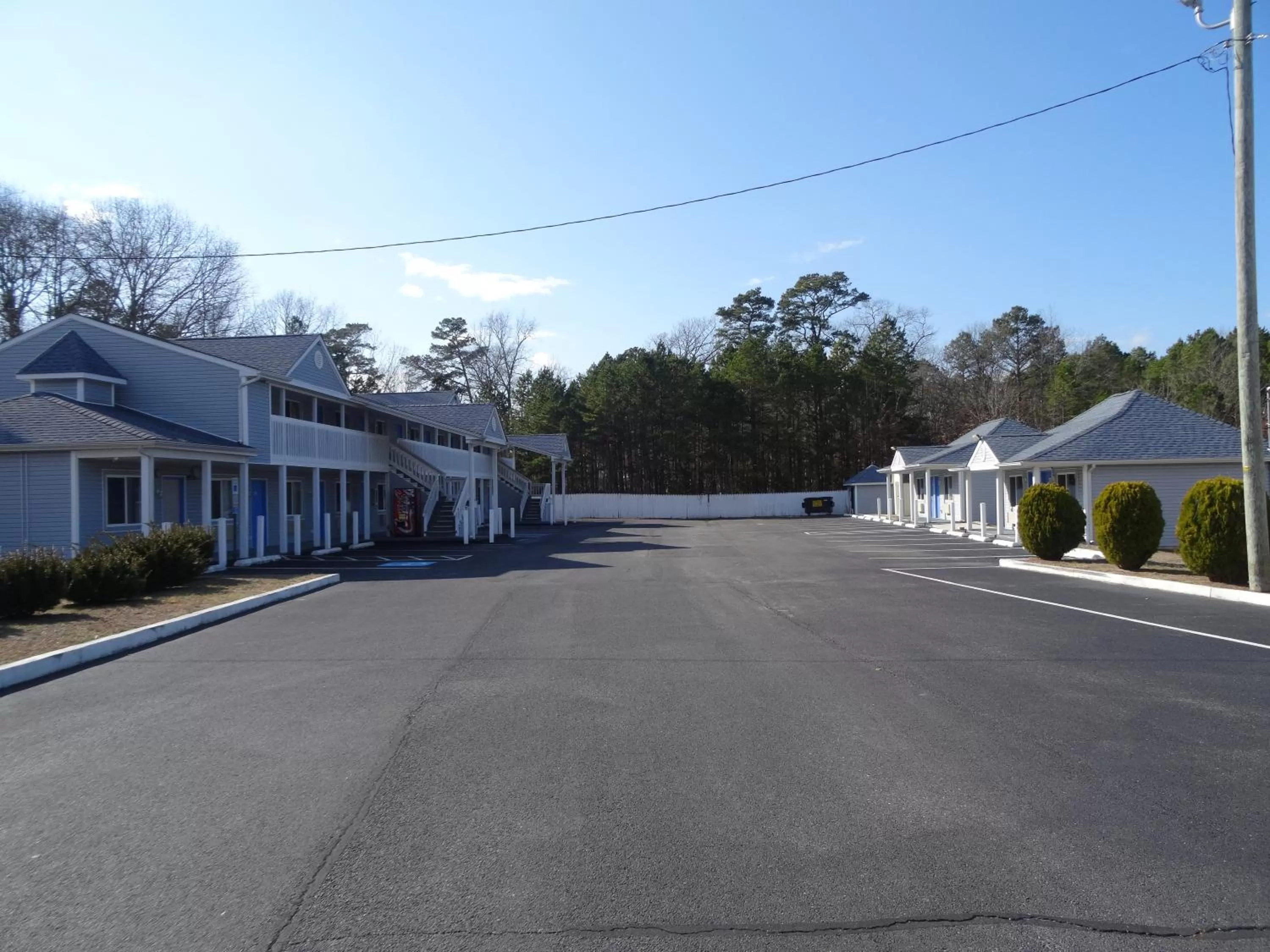 Village Inn & Suites - Smithville