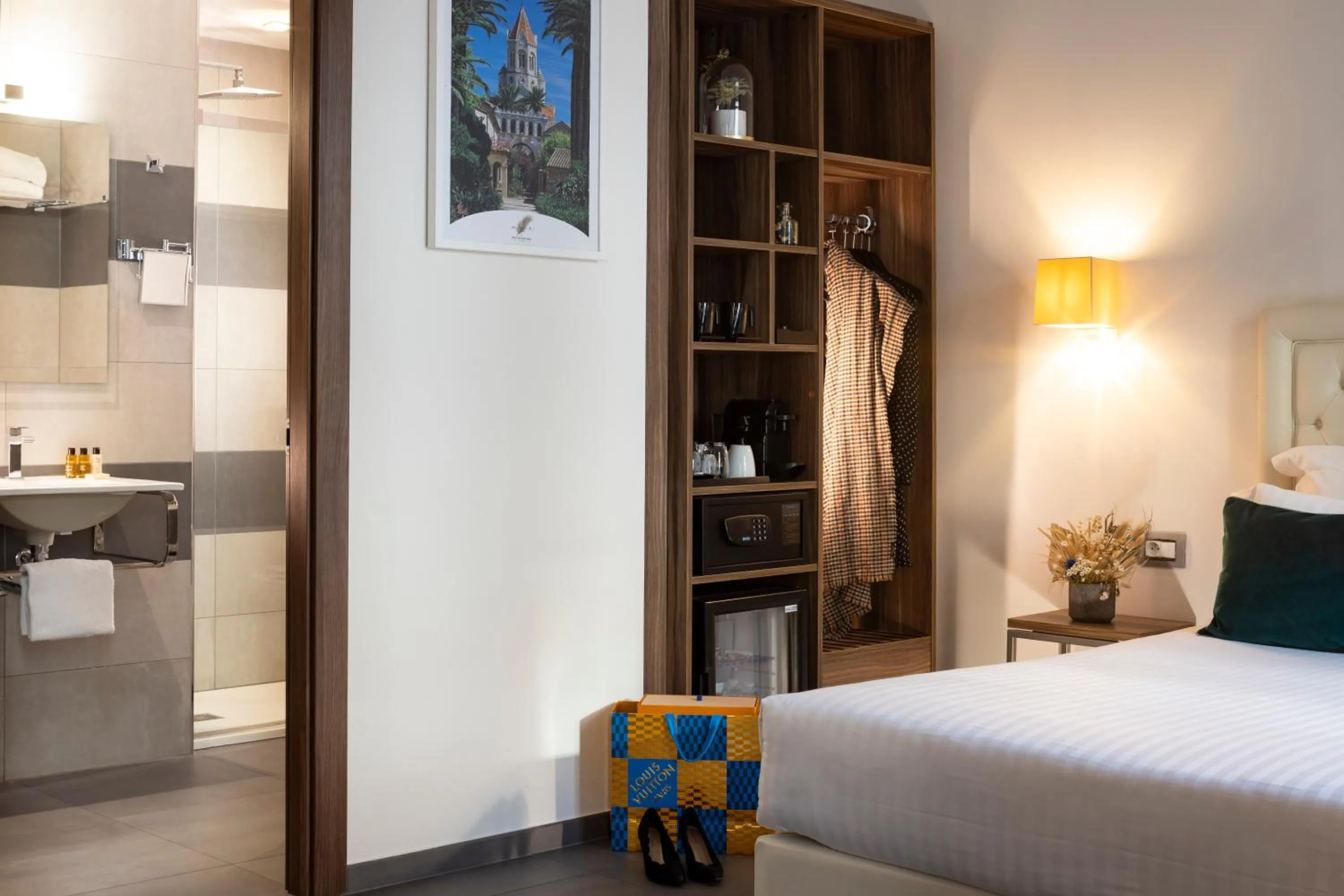 Bed in Hôtel Nice Azur Riviera