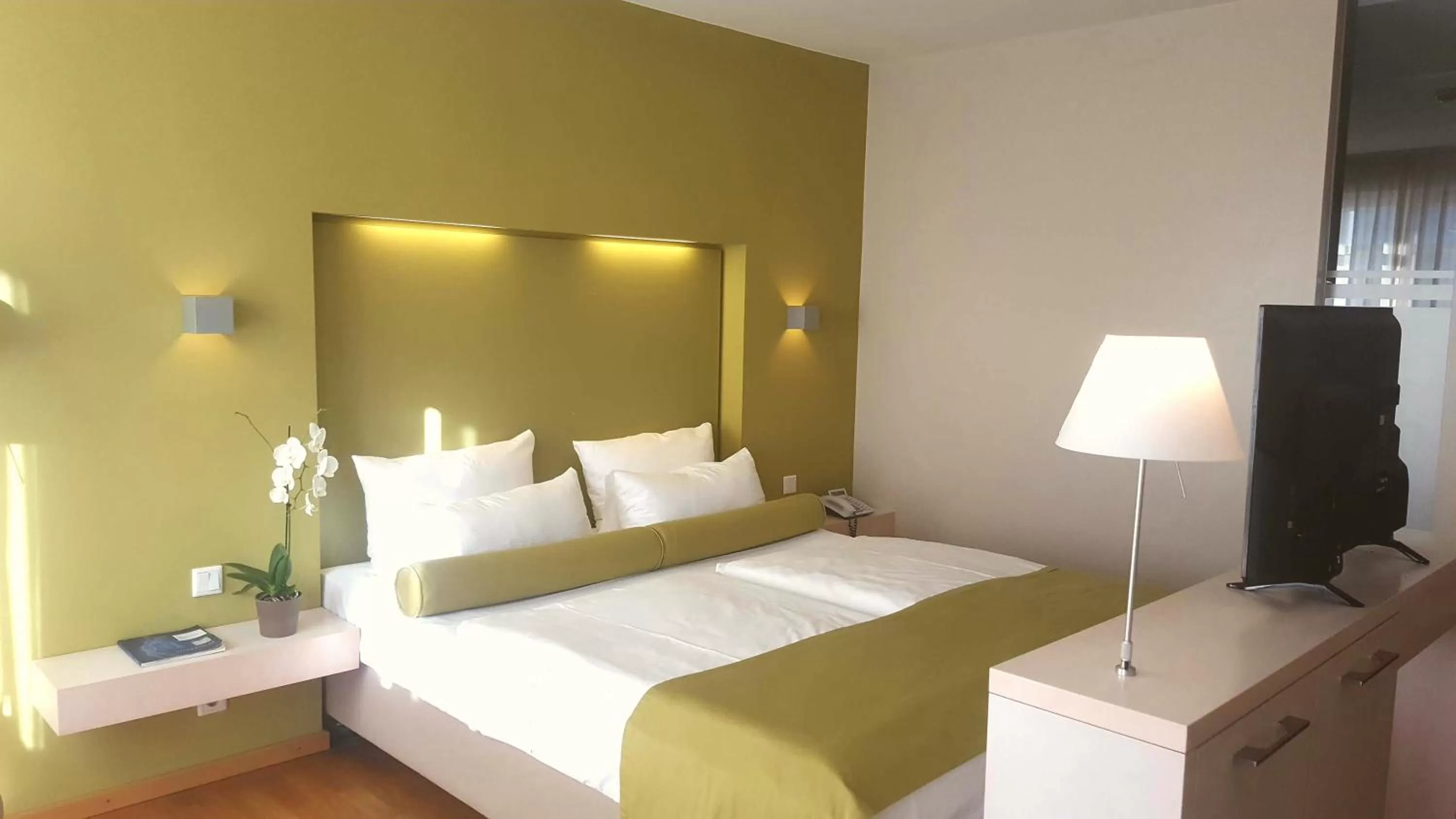 Photo of the whole room, Bed in Nymphe Strandhotel & Apartments