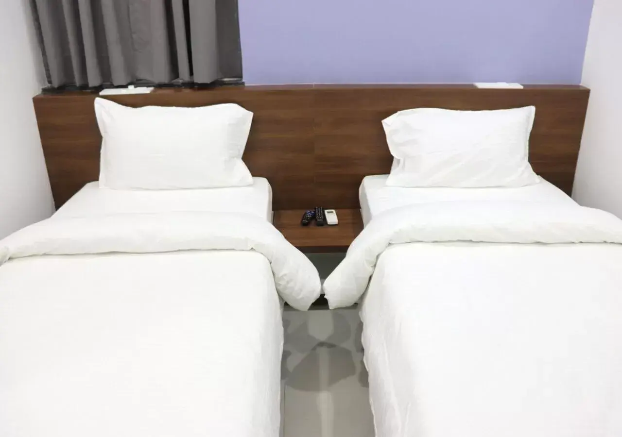 Standard Twin Room - single occupancy in Sharman Suites Standard Twin Room - single occupancy in Sharman Suites