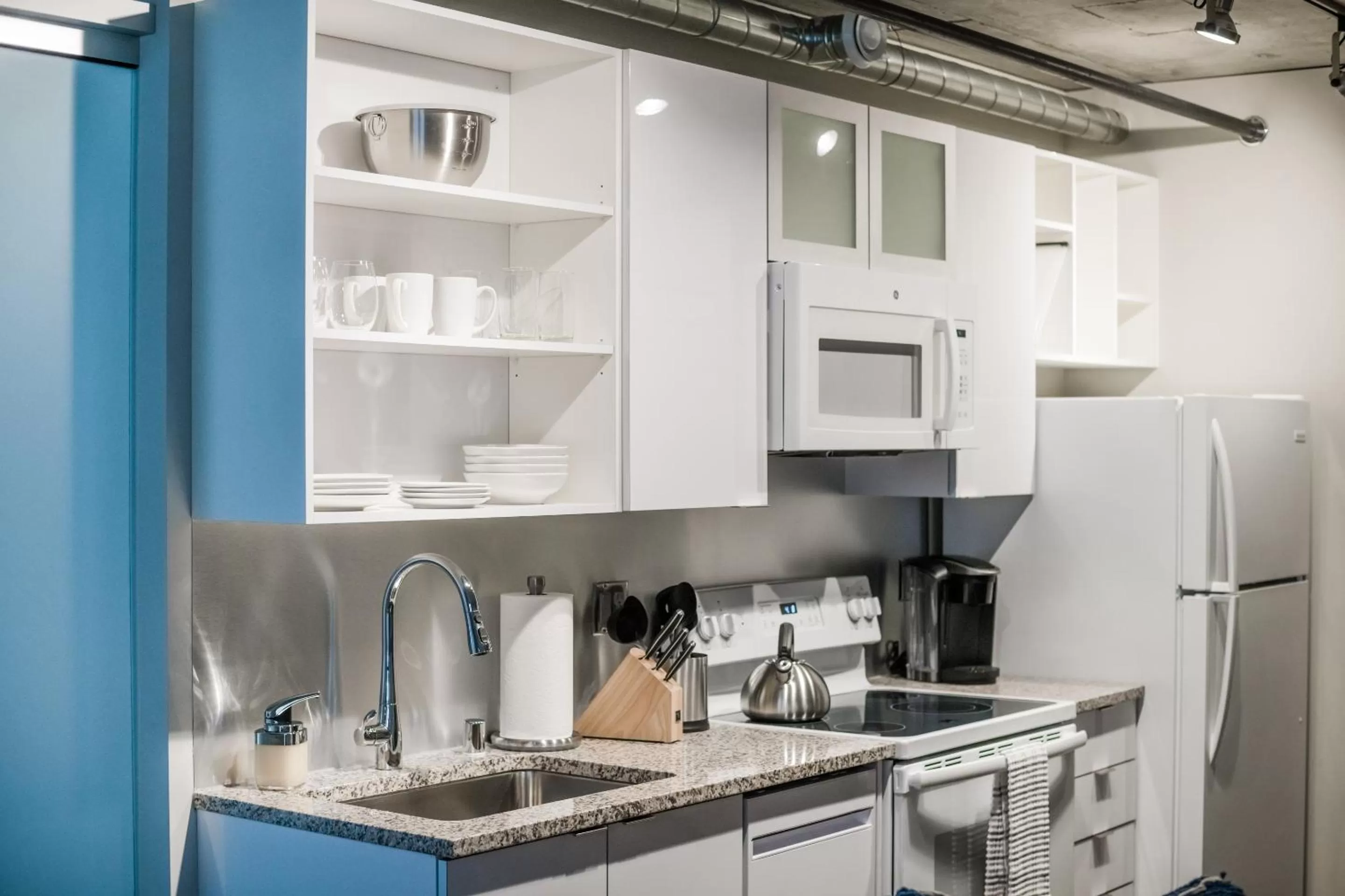 Kitchen/Kitchenette in Mint House Minneapolis - Downtown West