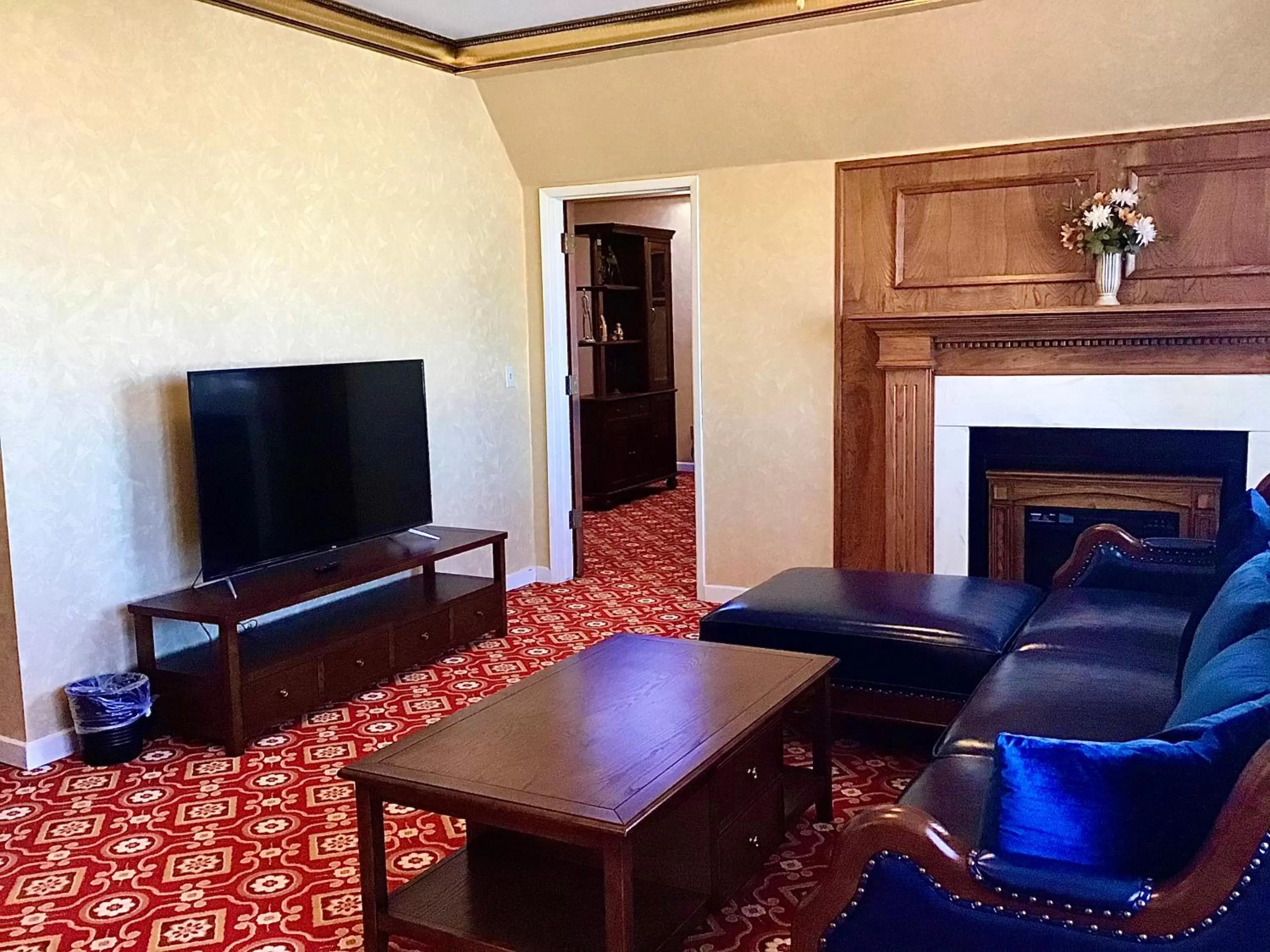 Seating area in Eureka Inn, Trademark Collection by Wyndham