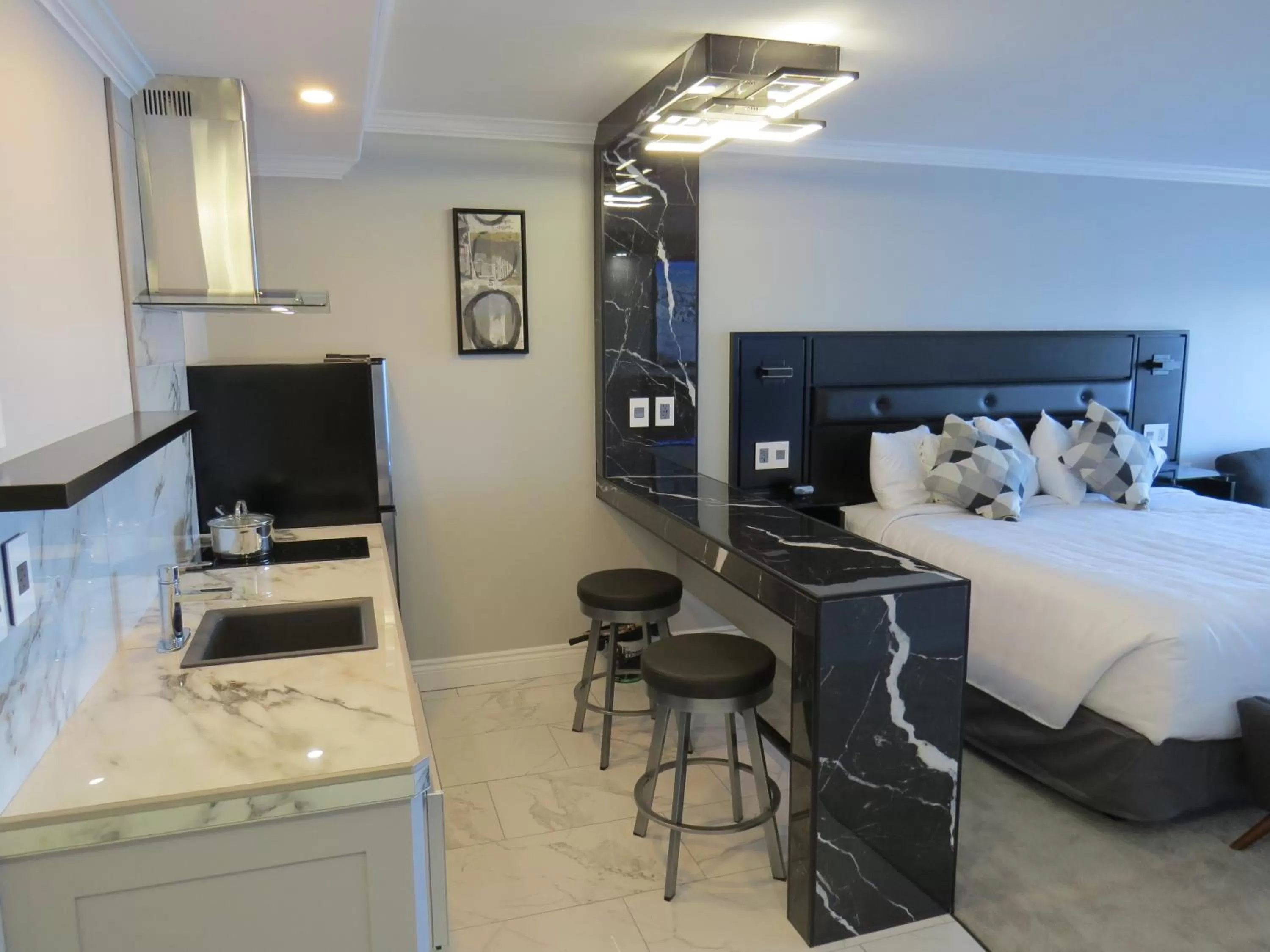 Bed in Dockside Suites