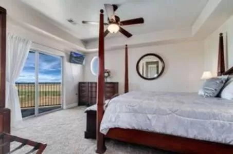 Shower, Bed in Summit Villa BnB