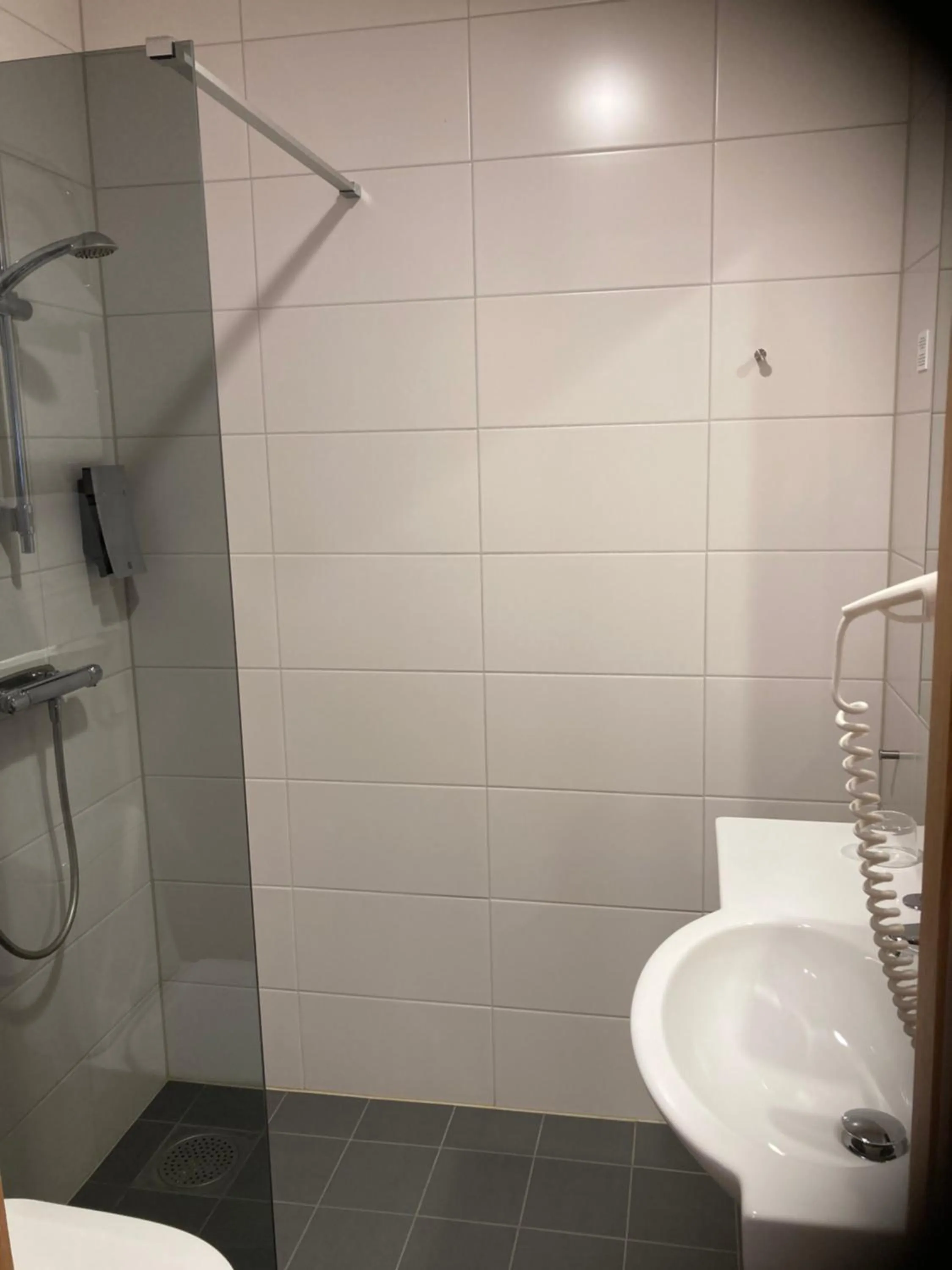 Shower in Home Hotel Bristol