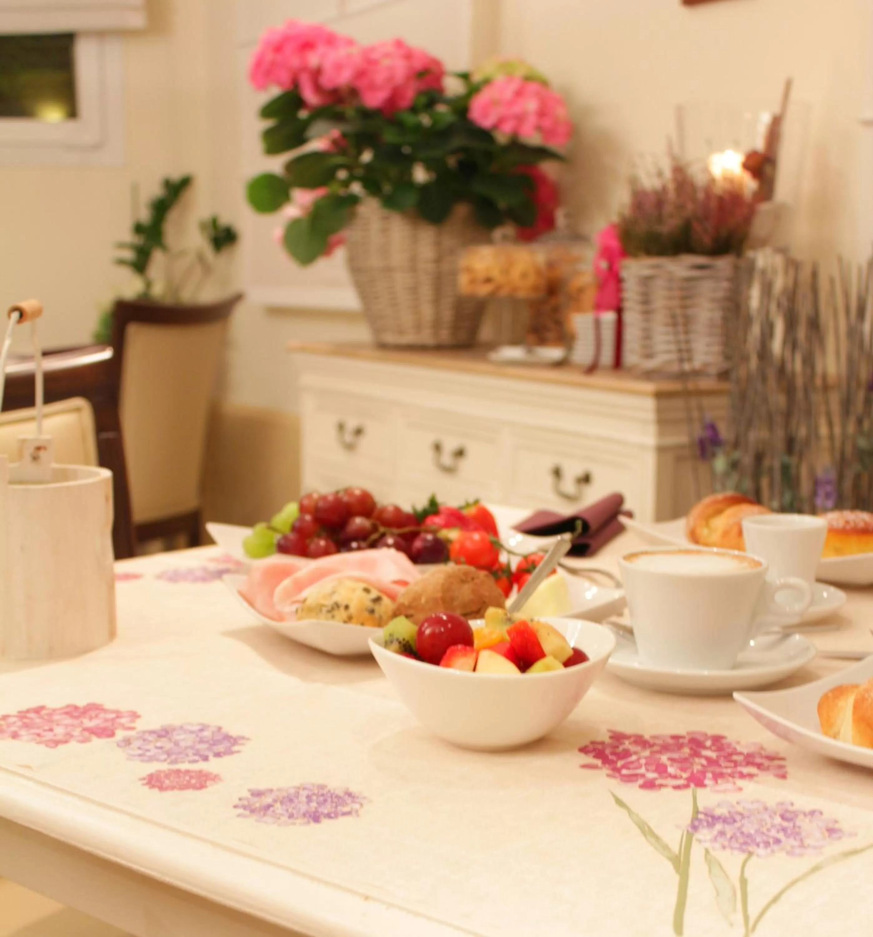 Buffet breakfast in Hotel Vittoria