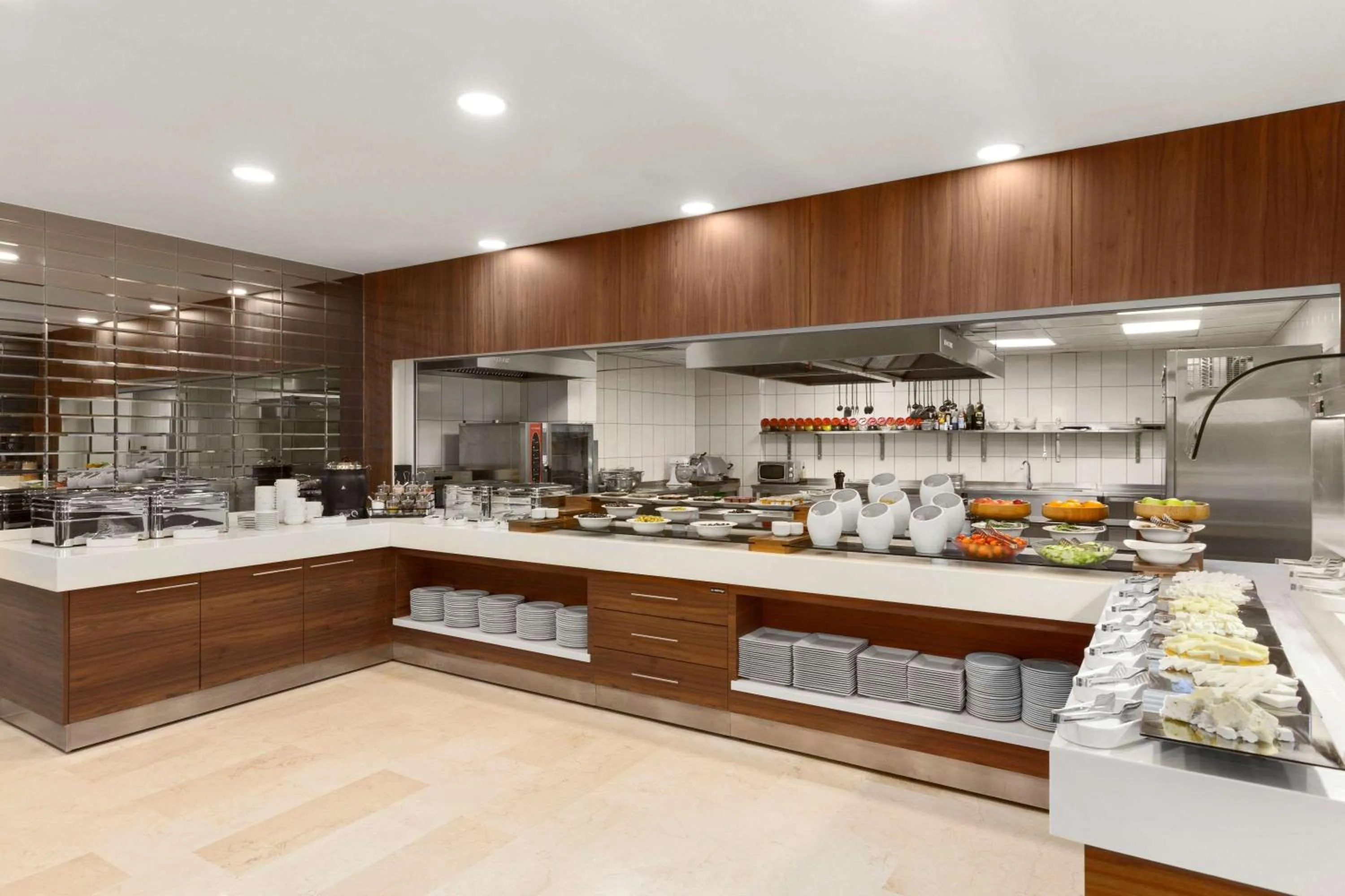 Restaurant/places to eat in Ramada Encore Istanbul Kartal