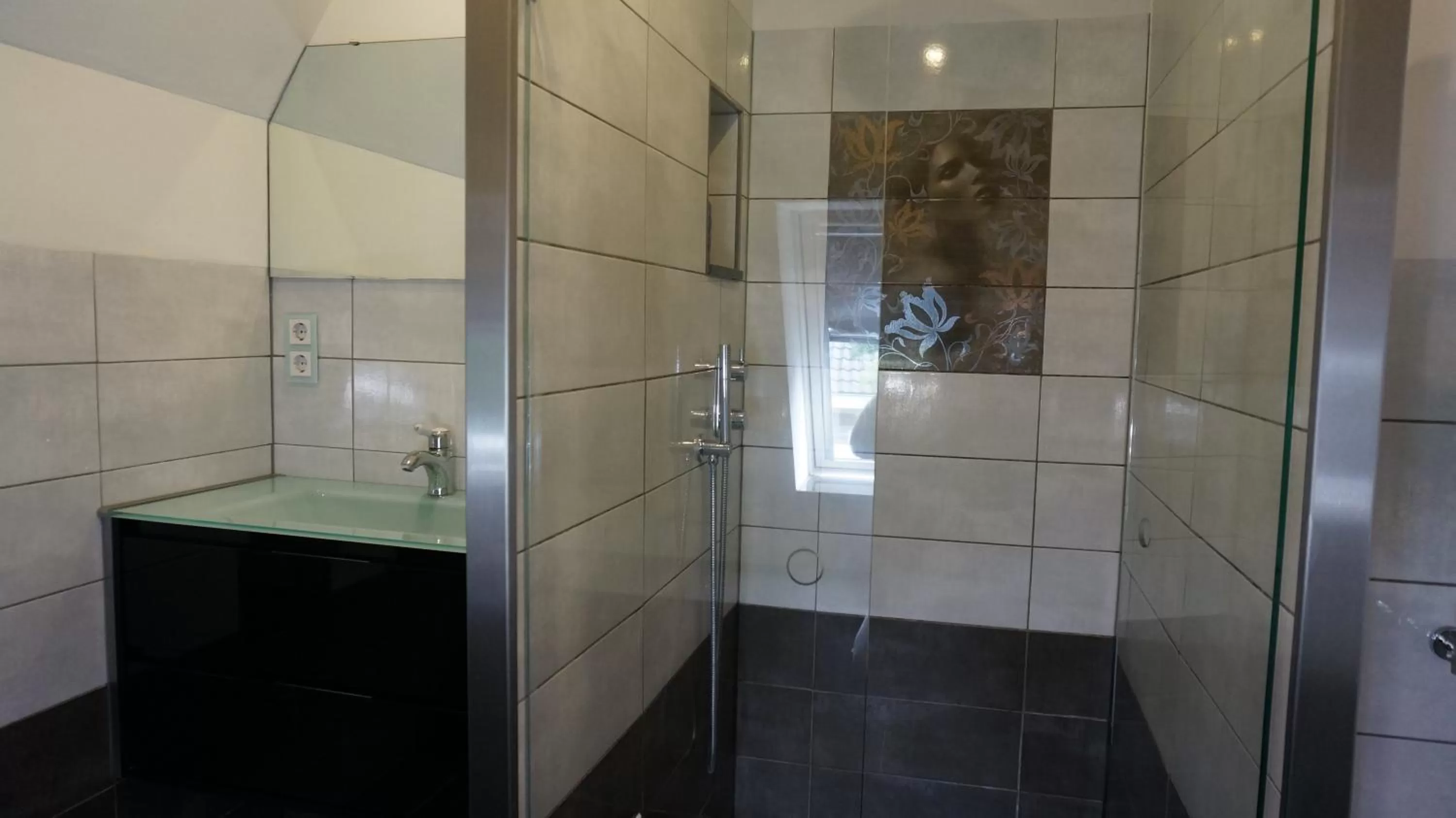 Shower in Xaviera's Bed and Breakfast