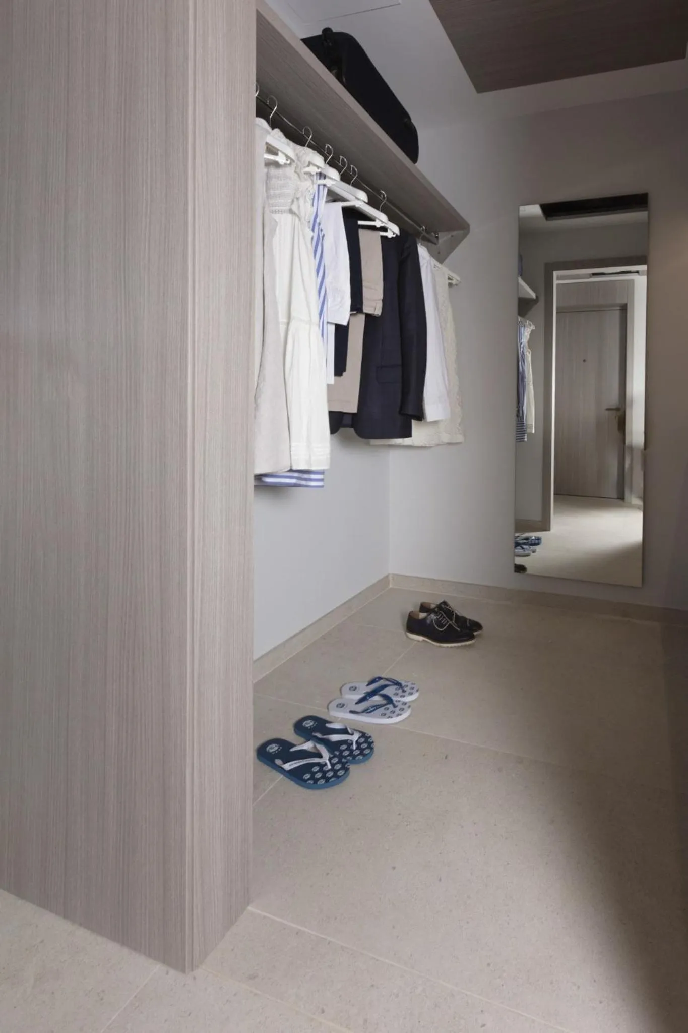 Area and facilities in Summit Hotel