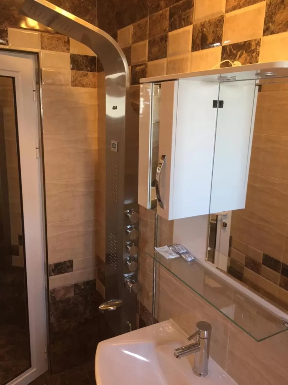 Bathroom in Family Hotel Malibu