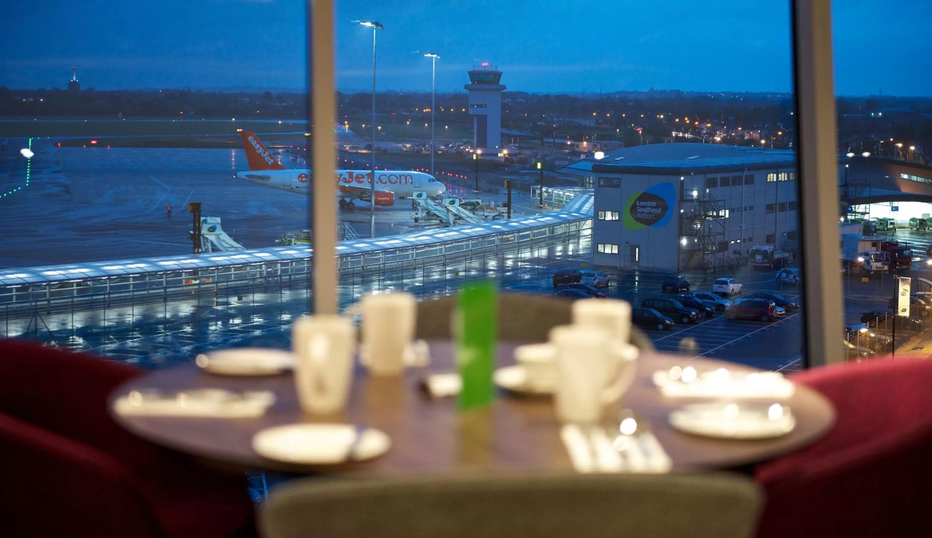 Lobby or reception in Holiday Inn Southend by IHG