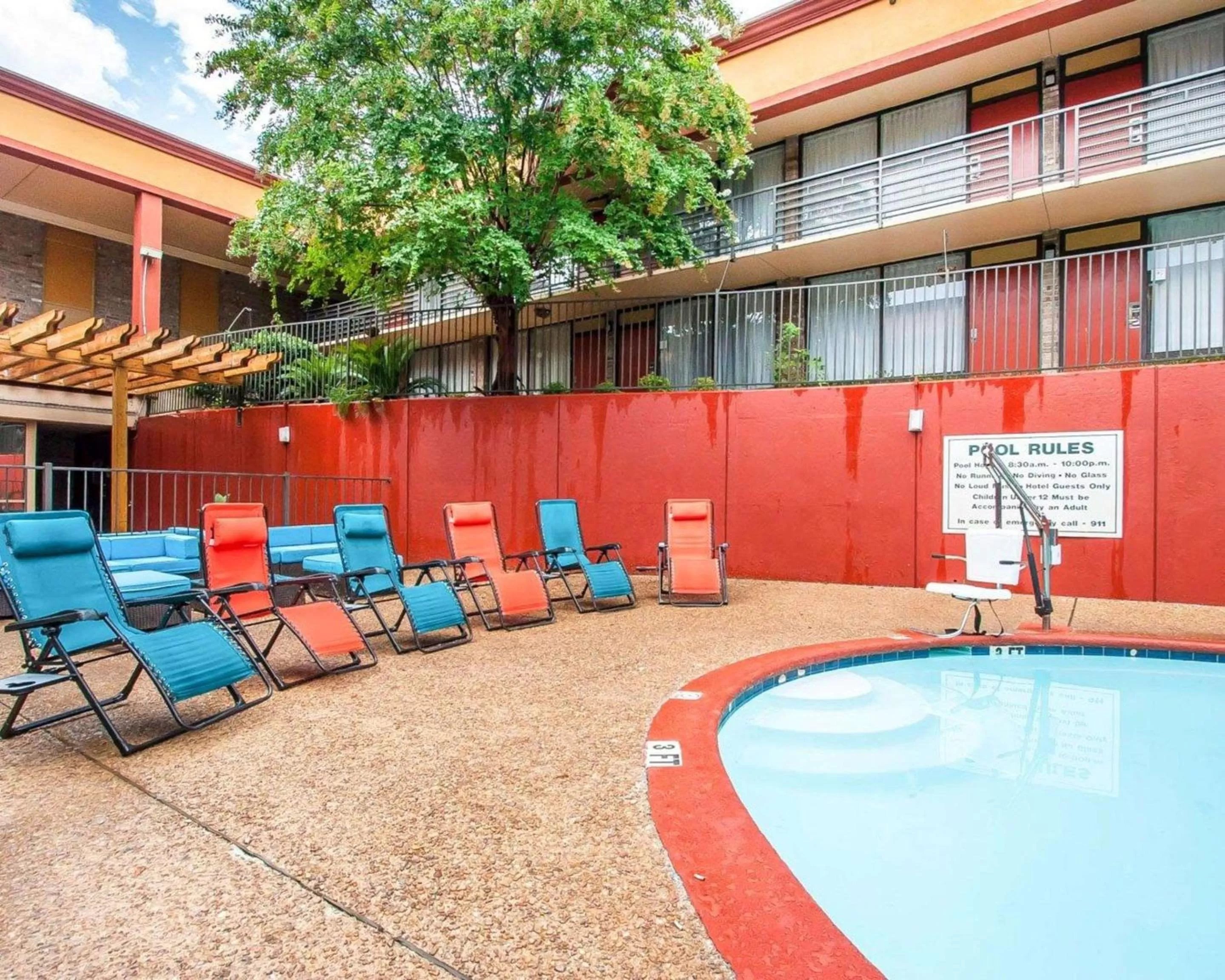 On site, Swimming Pool in Clarion Inn & Suites University Center