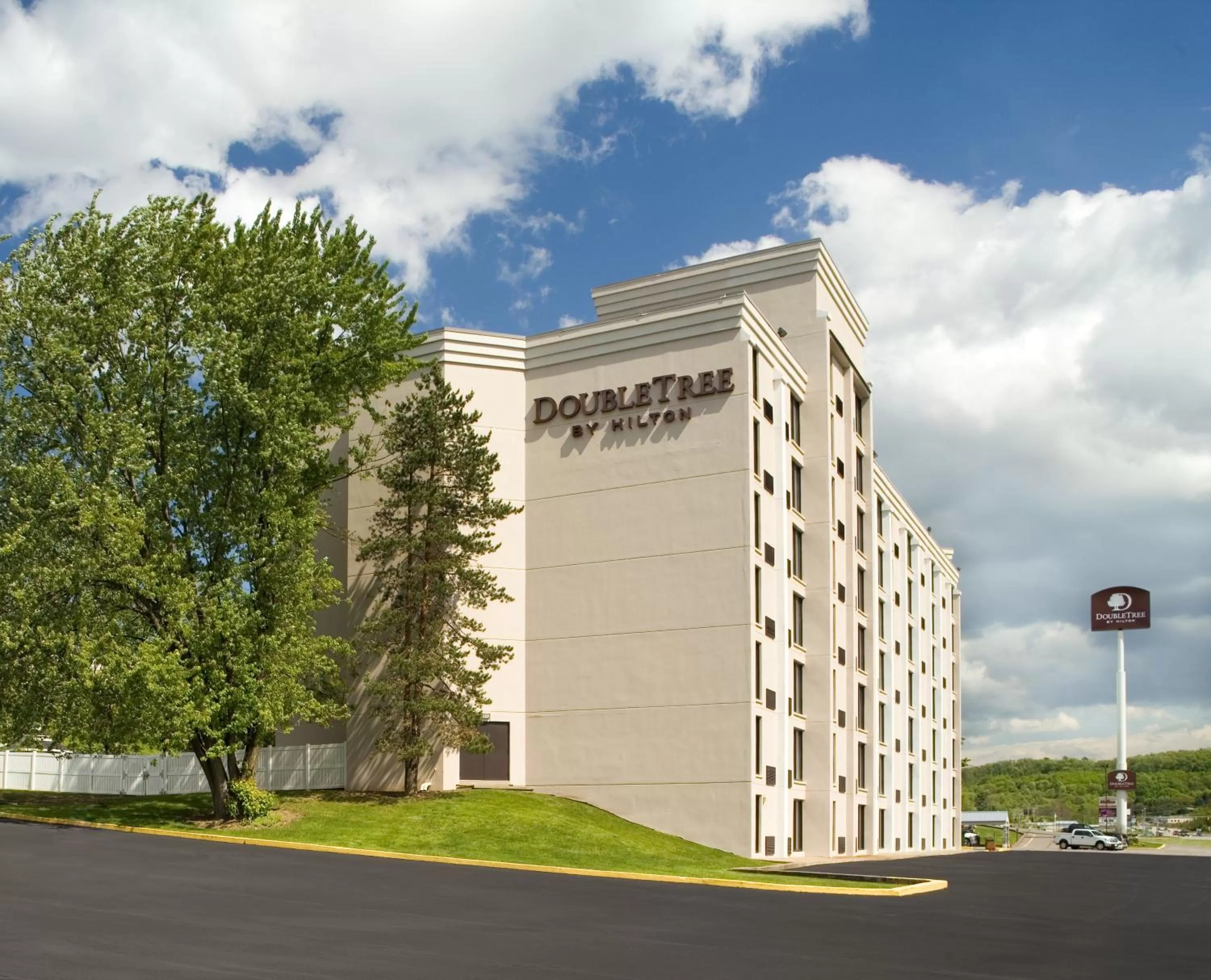 Property building in DoubleTree by Hilton Washington Meadow Lands Casino Area