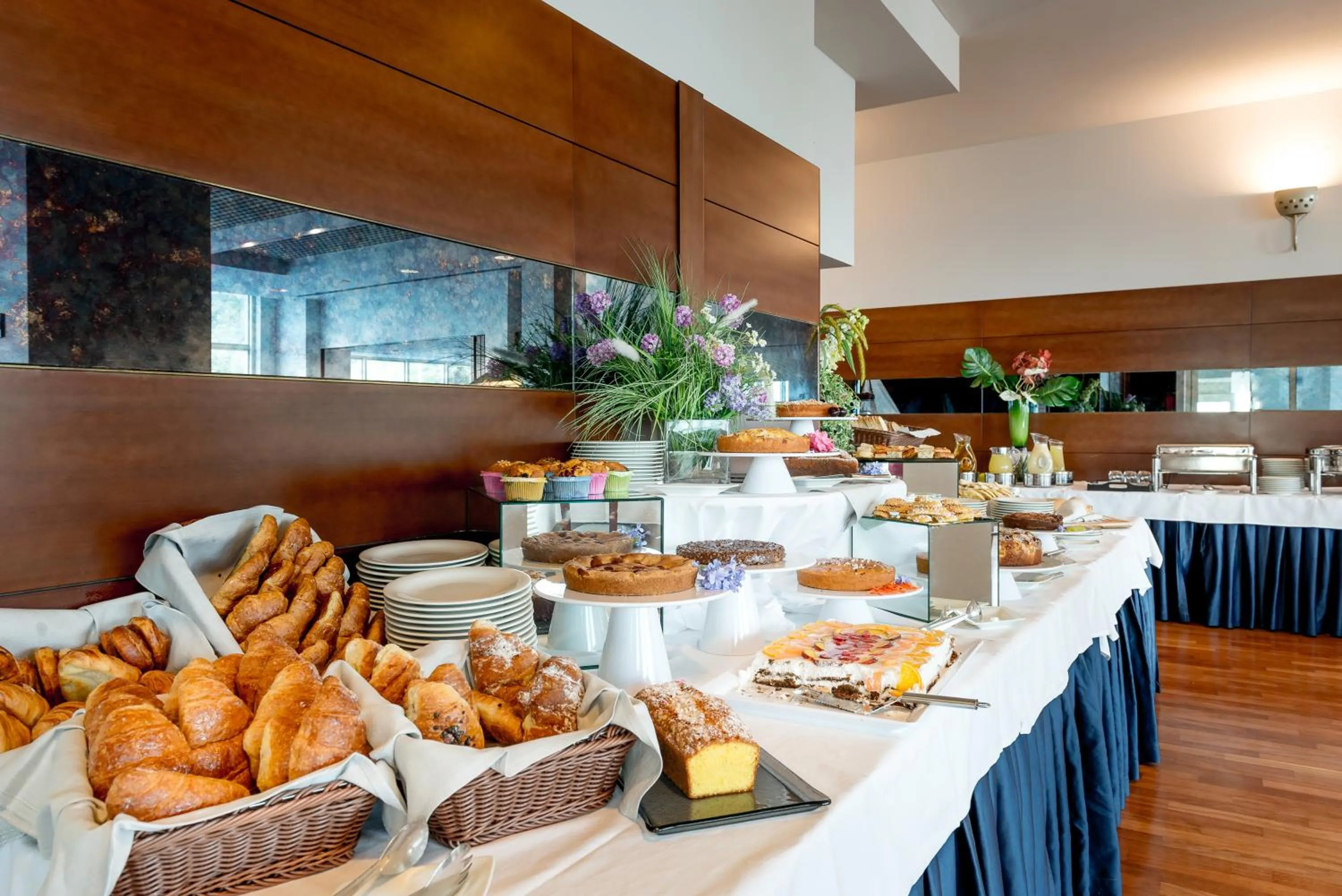 Buffet breakfast in Hotel Baia Flaminia