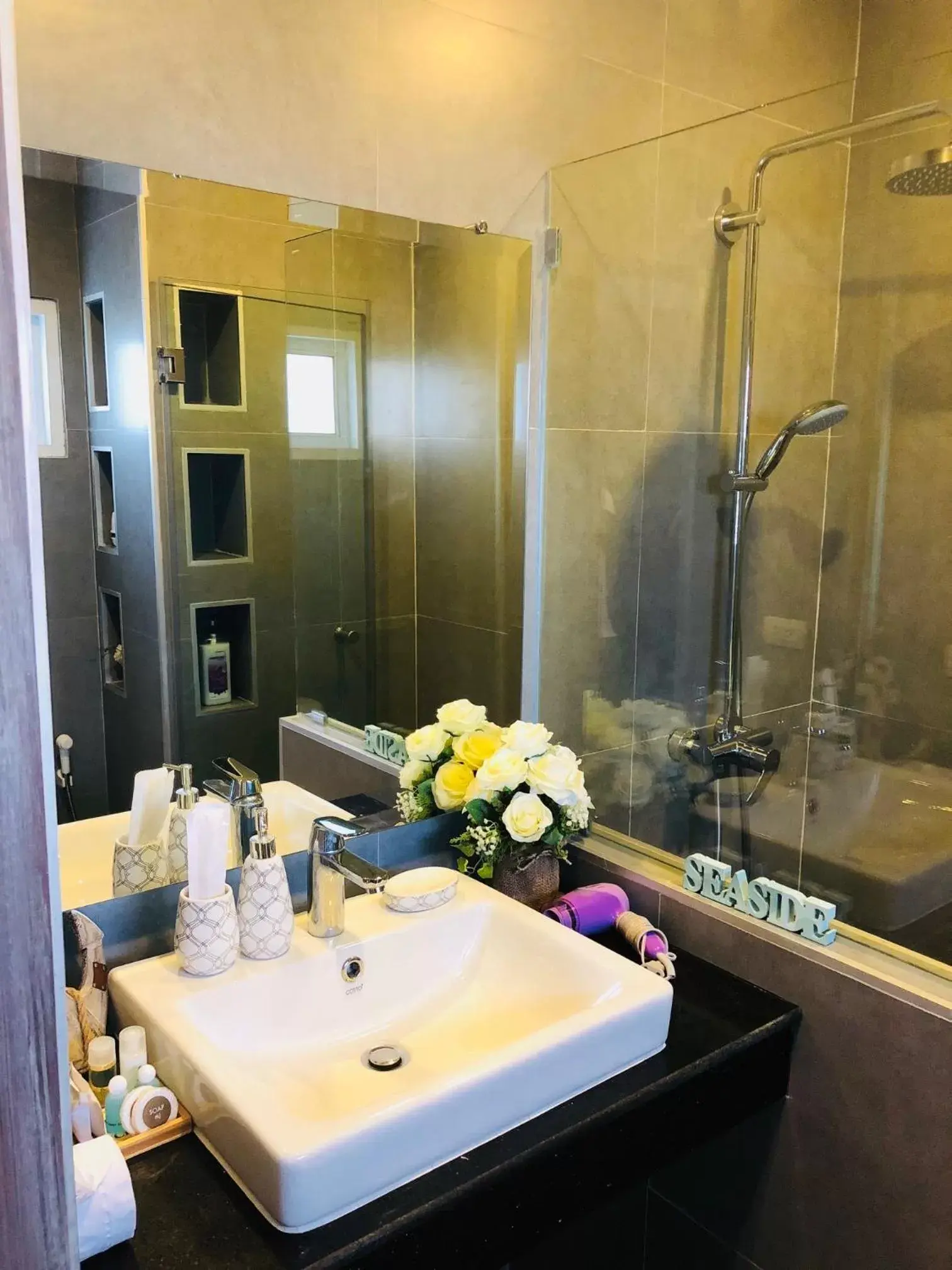 Deluxe Double or Twin Room in Surf and Sand Resort Deluxe Double or Twin Room in Surf and Sand Resort