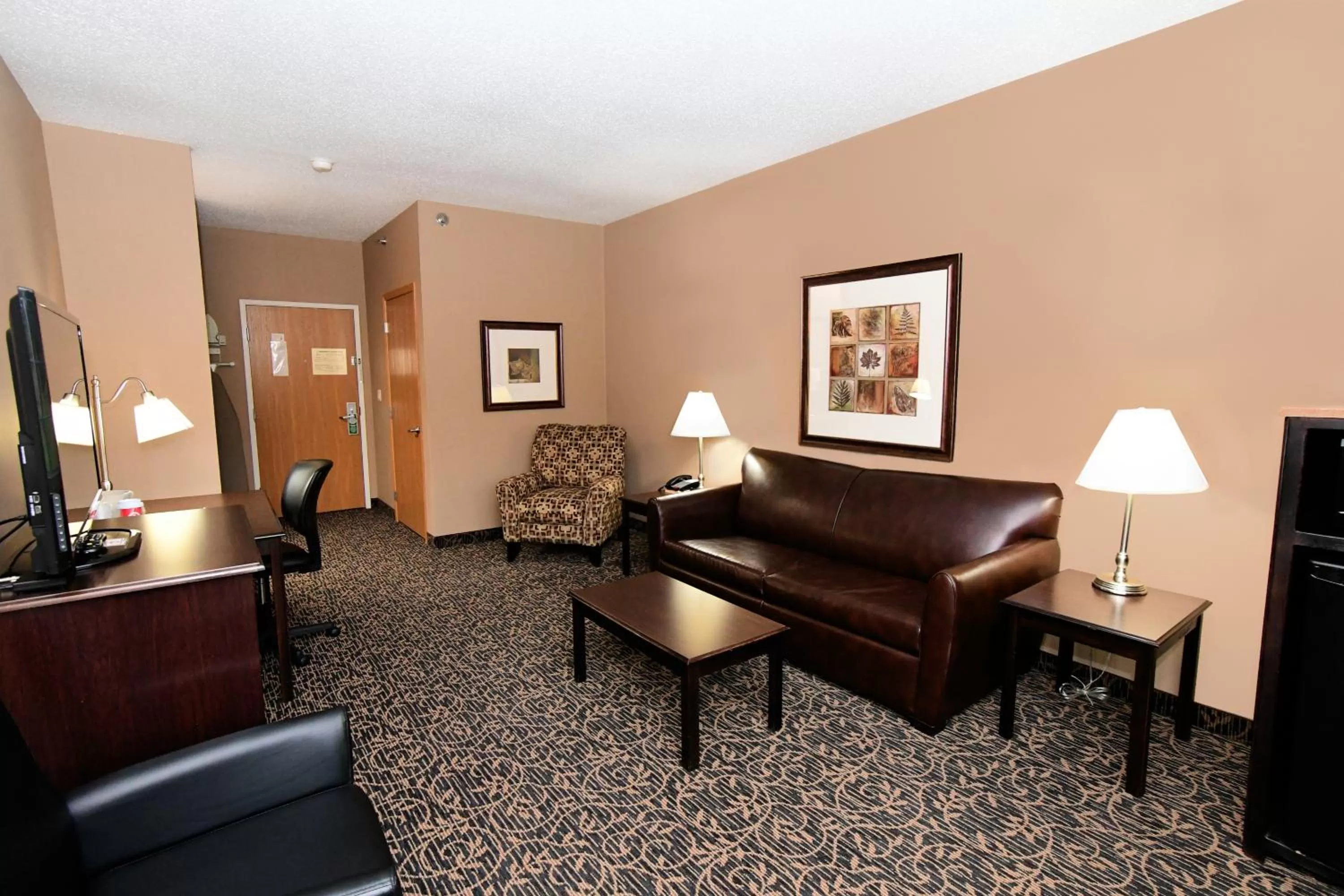 Bed in Cobblestone Inn & Suites - Denison | Majestic Hills