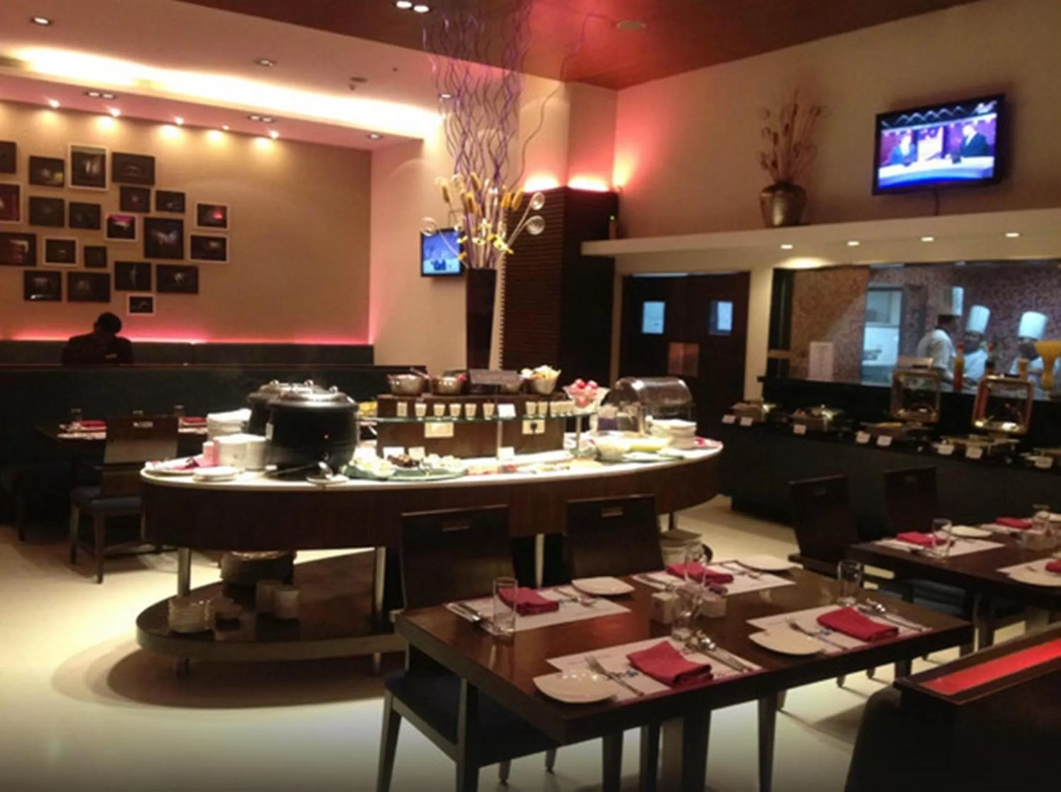 Restaurant/places to eat in Royal Orchid Central, Pune