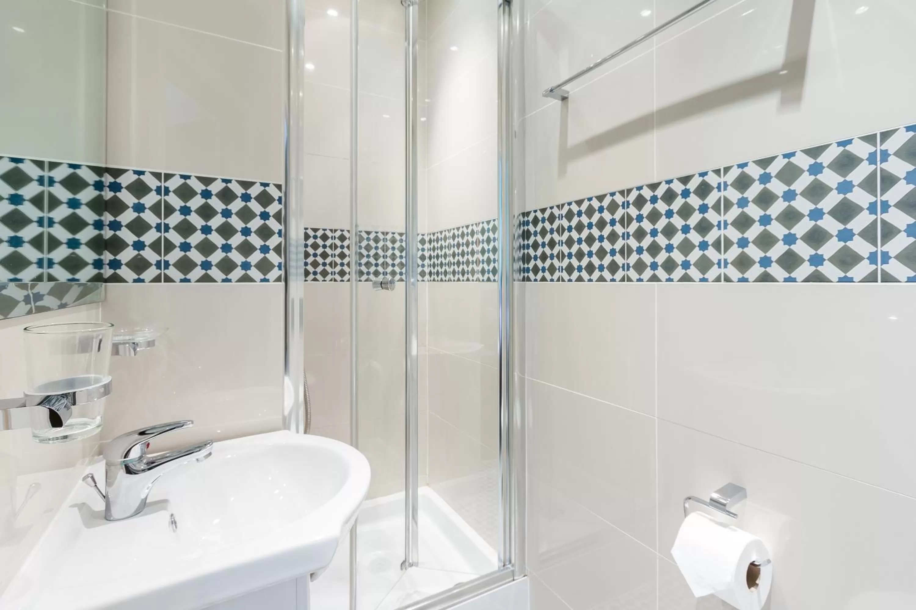 Shower, Bathroom in Gower House Hotel