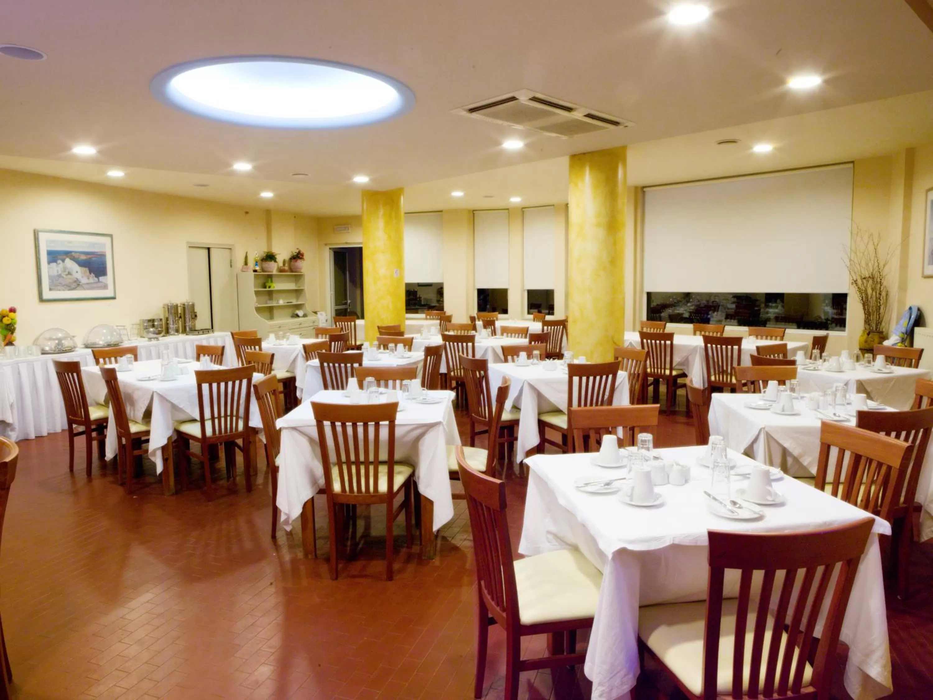 Restaurant/places to eat in Thomas Beach Hotel