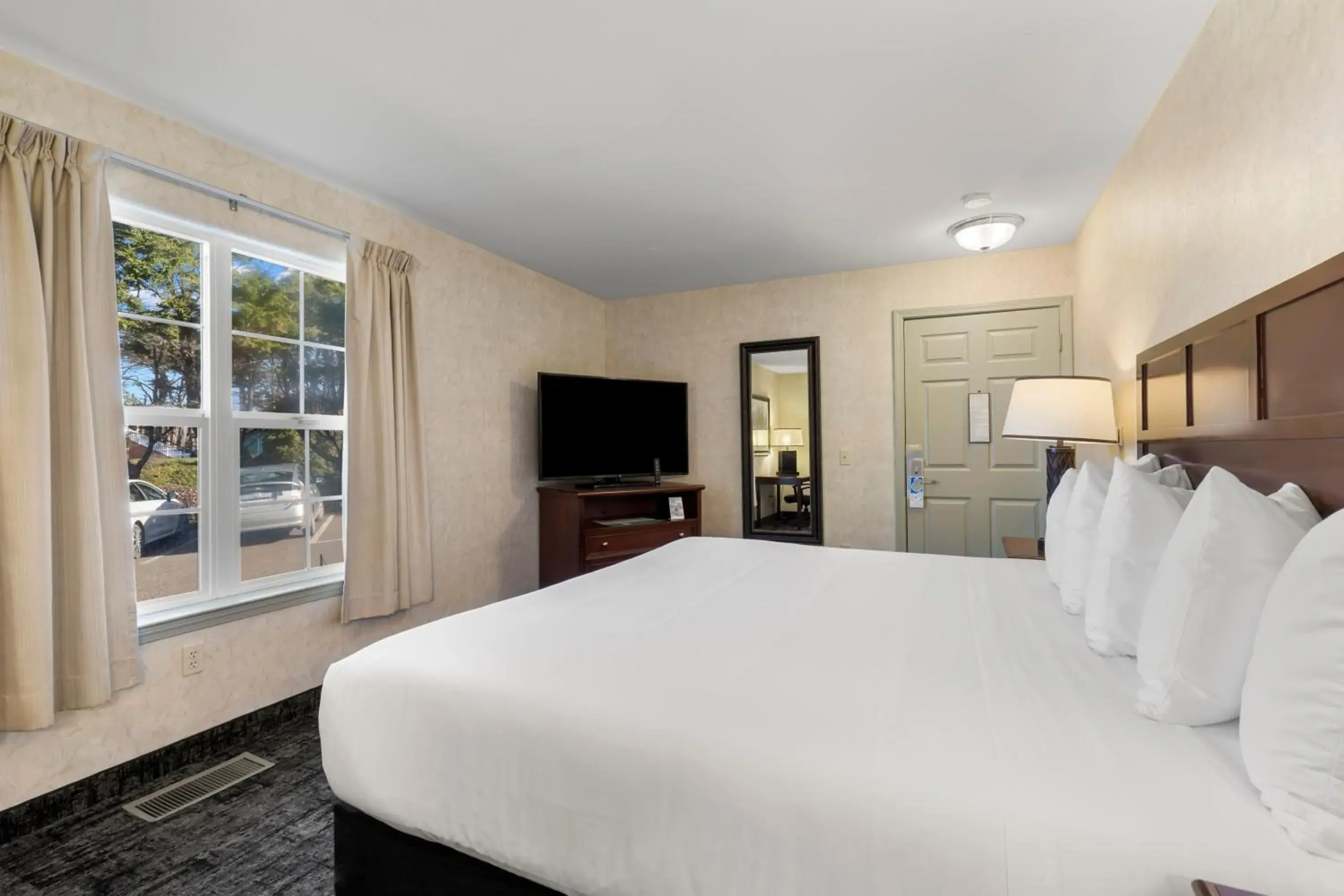 1 King Standard (Non-View) in The Beach House Inn 1 King Standard (Non-View) in The Beach House Inn