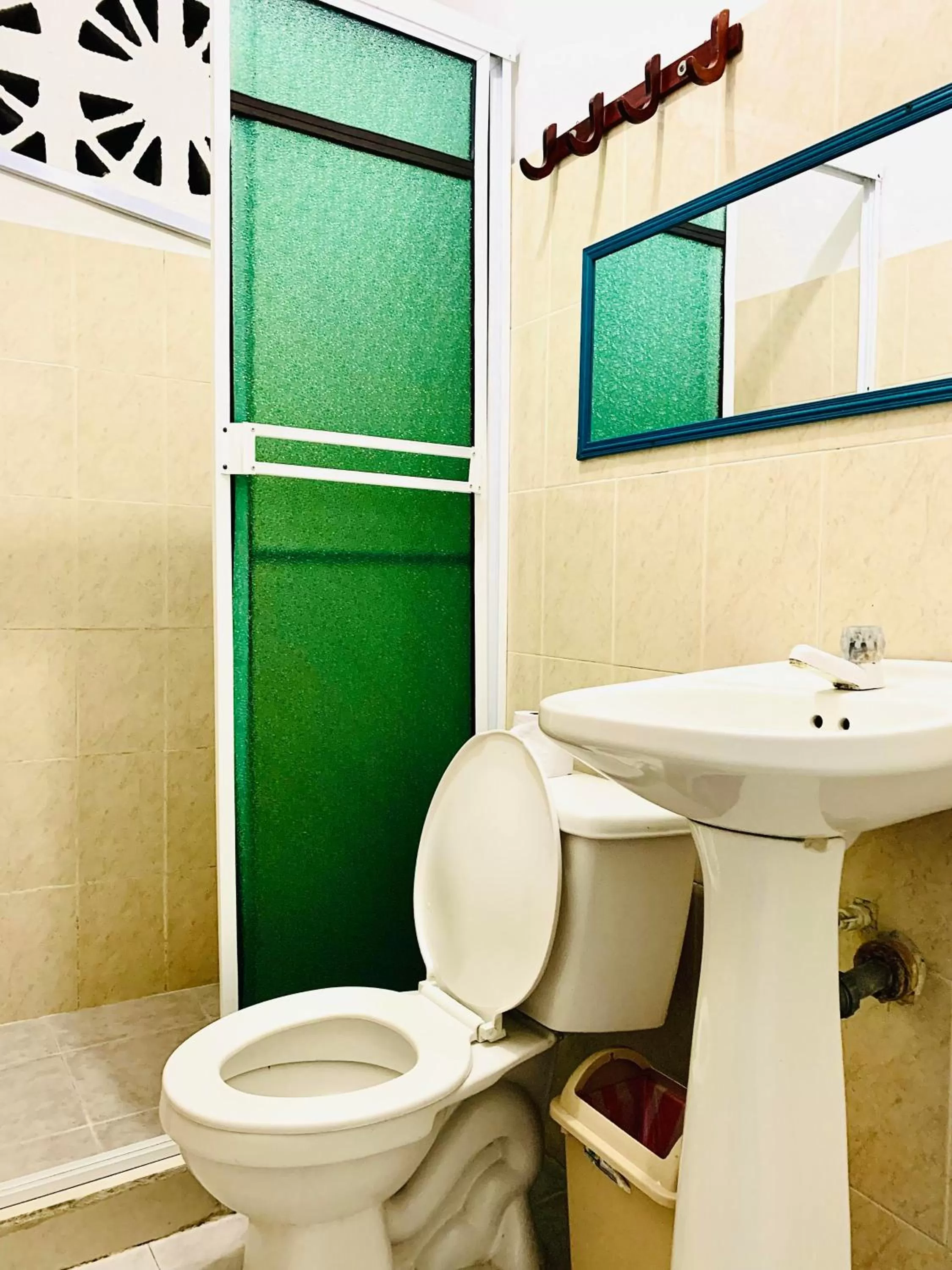 Photo of the whole room, Bathroom in Hotel La Española