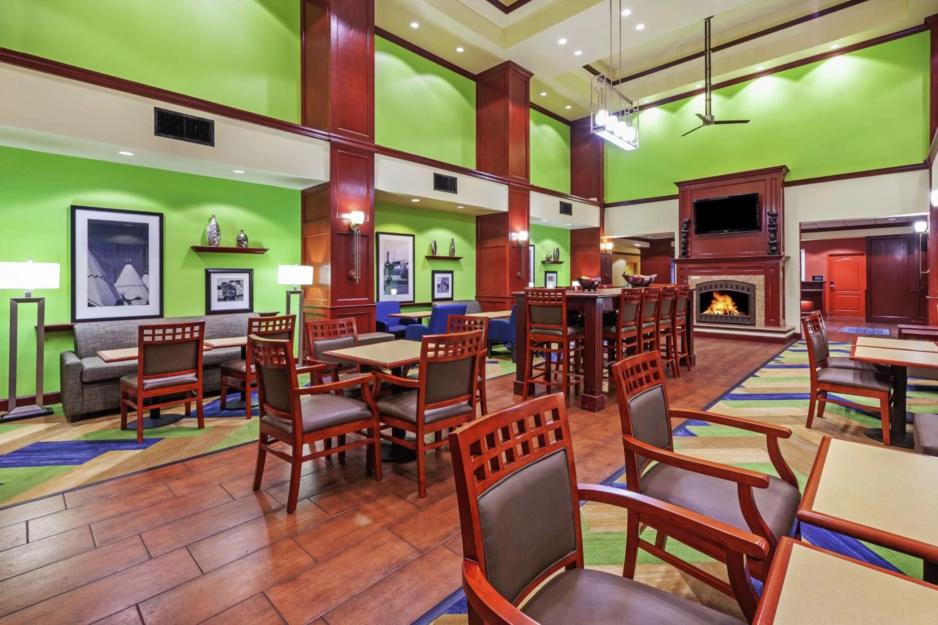 Lobby or reception in Hampton Inn & Suites Owasso