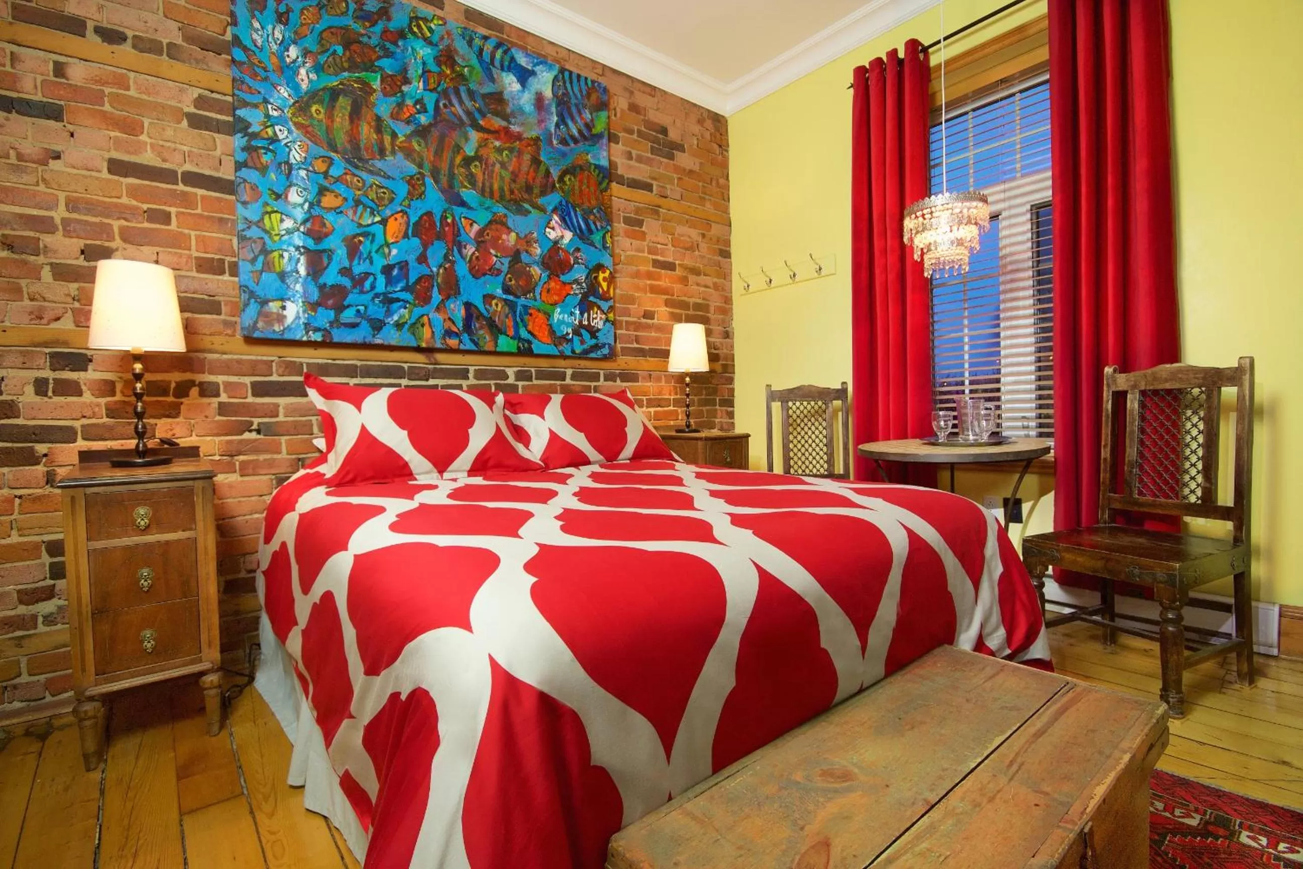 Photo of the whole room, Bed in Auberge Les Bons Matins