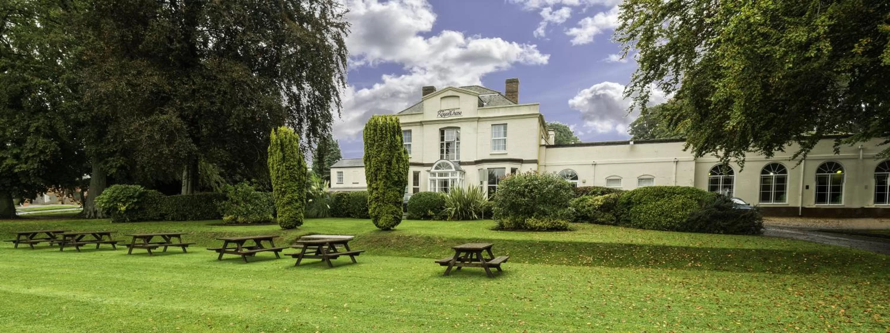 Facade/entrance in Best Western The Royal Chase Hotel